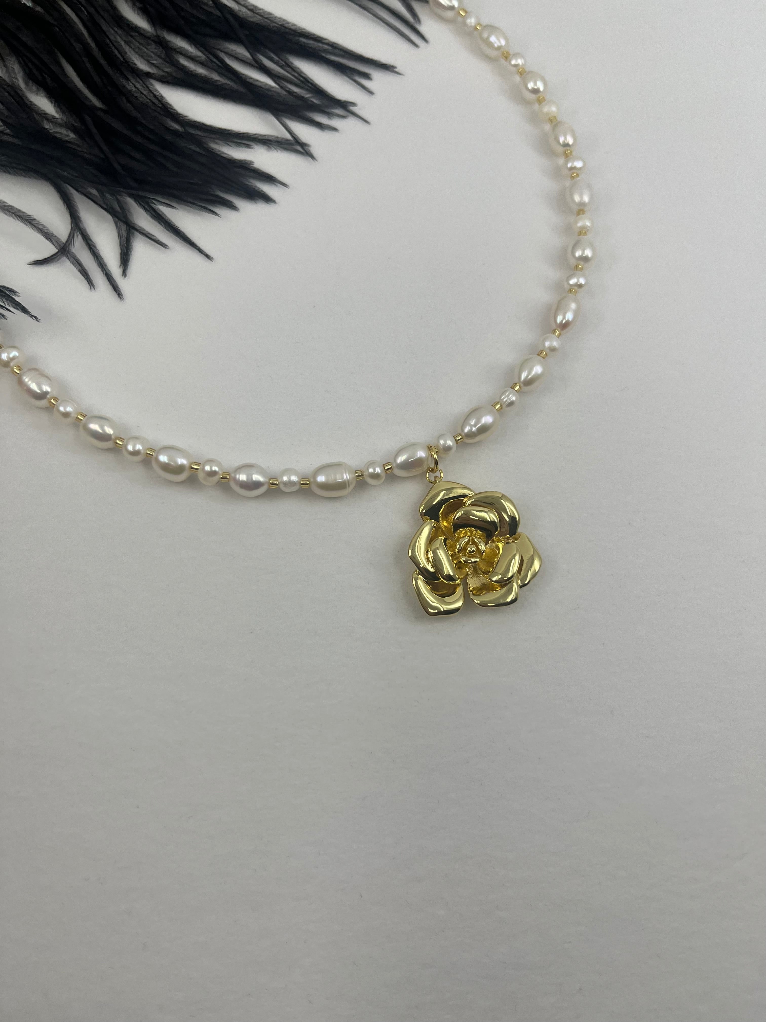 Pearl Necklace with rose pendant: 18K Gold Plated