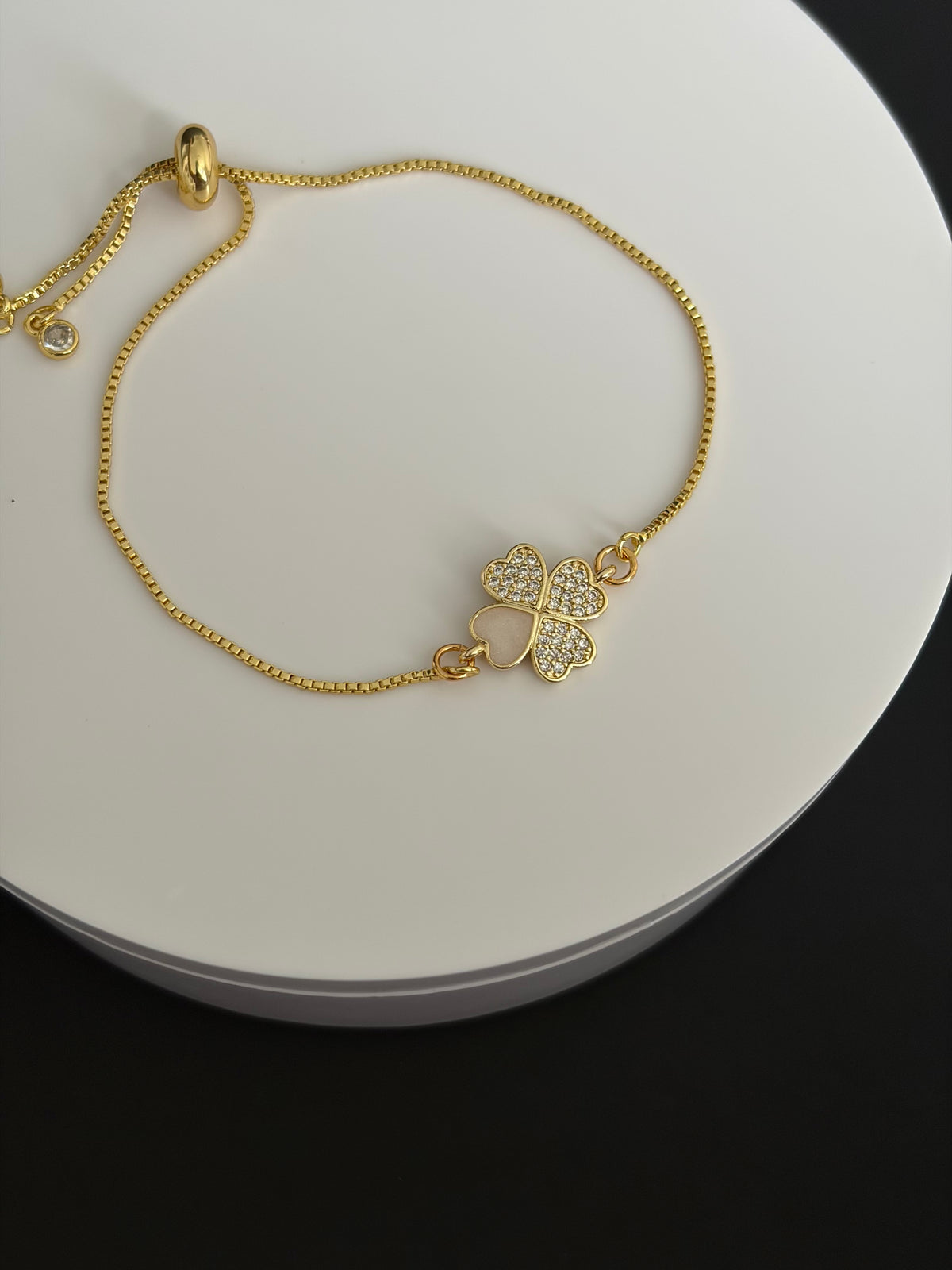Zirconia clover bracelet with slider chain