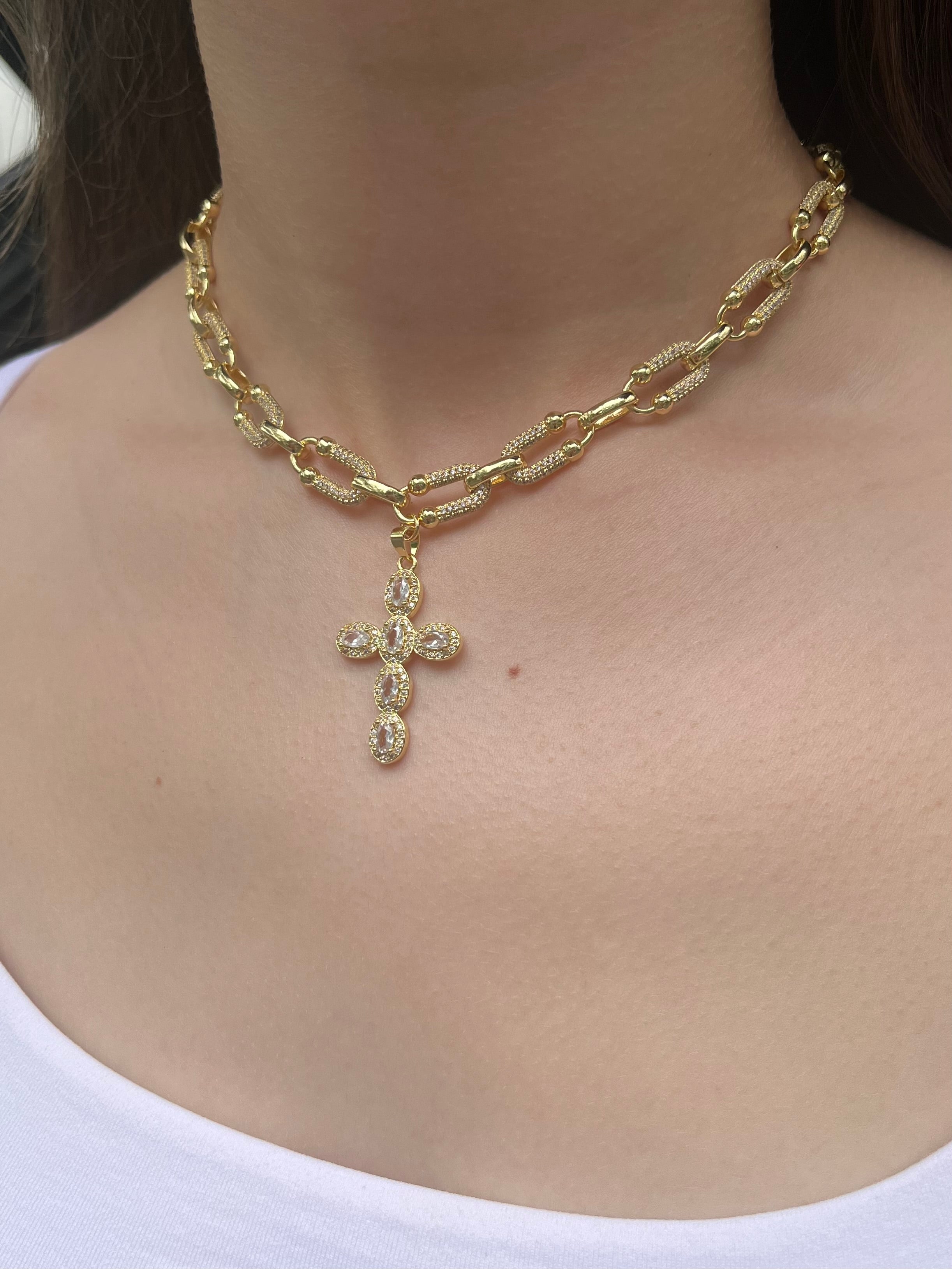 Zirconia chain necklace with cross pendant
