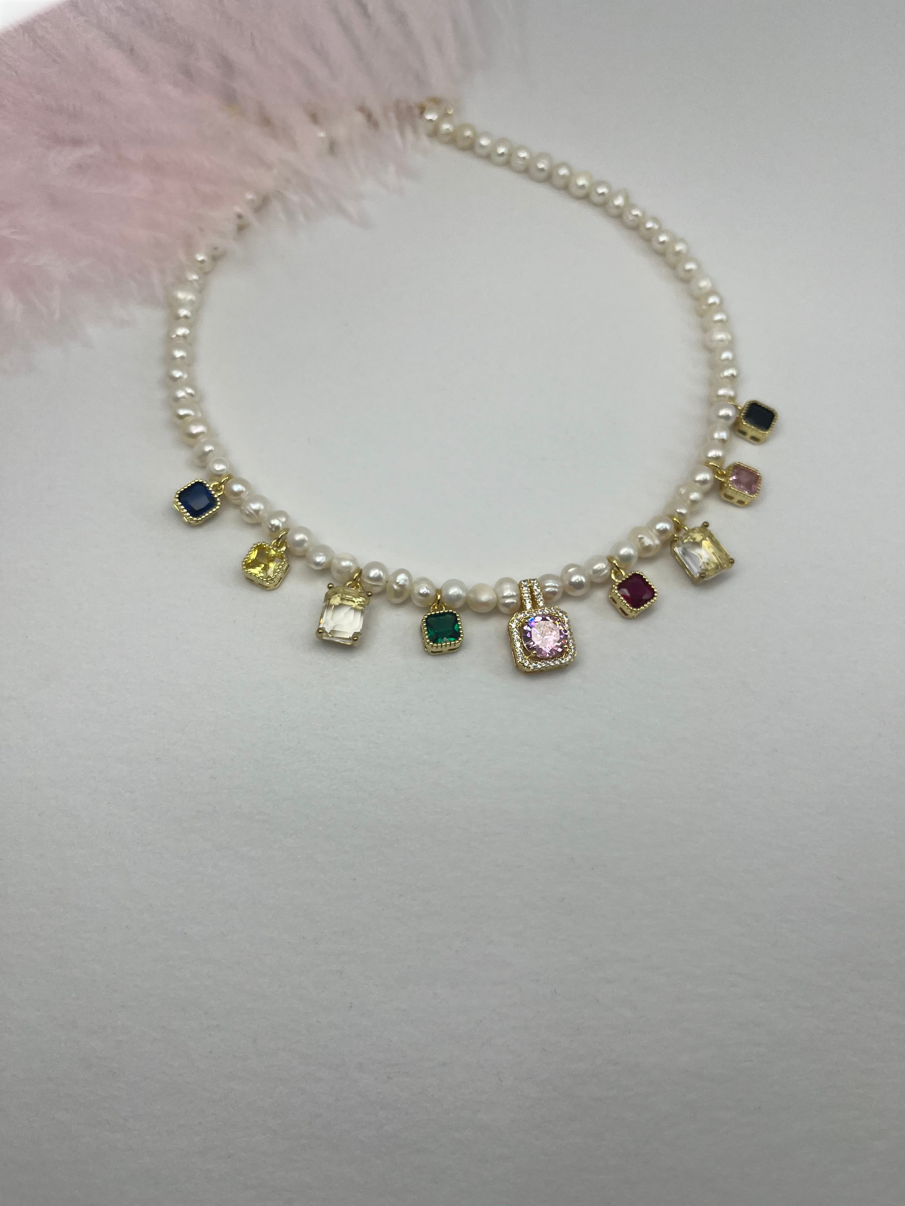 Pearl Necklace with zirconia pendants: 18K Gold Plated
