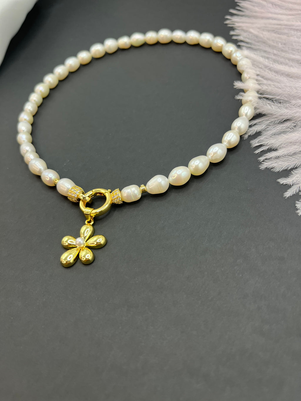 Freshwater Pearl Choker Necklace with flower pendant: 18K Gold Plated, Vintage Style.