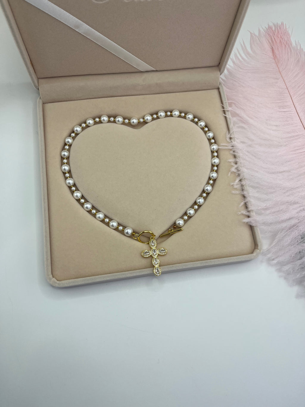 Shell Pearl Choker Necklace with Cross pendant: 18K Gold Plated