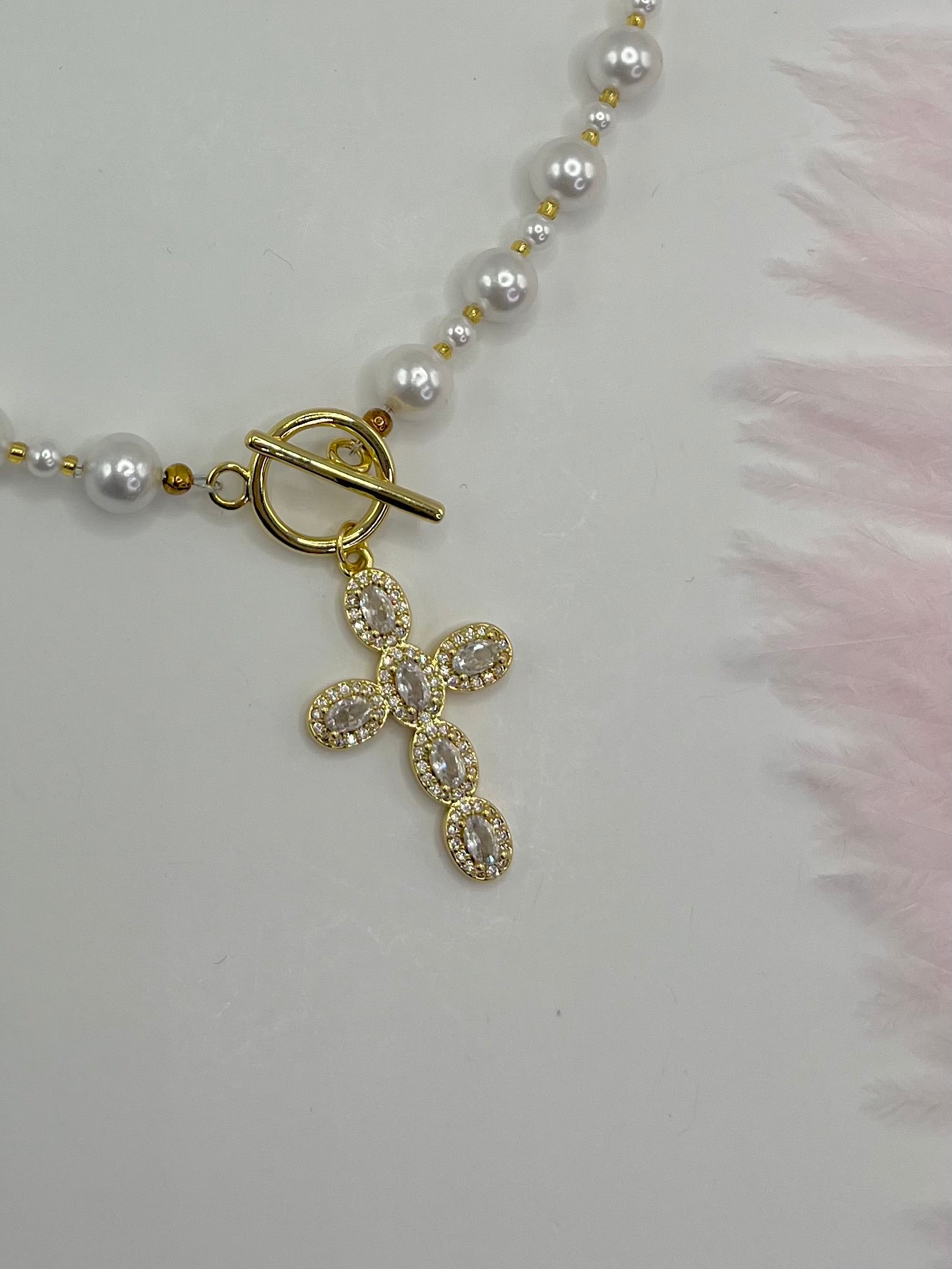 Shell Pearl Choker Necklace with Cross pendant: 18K Gold Plated
