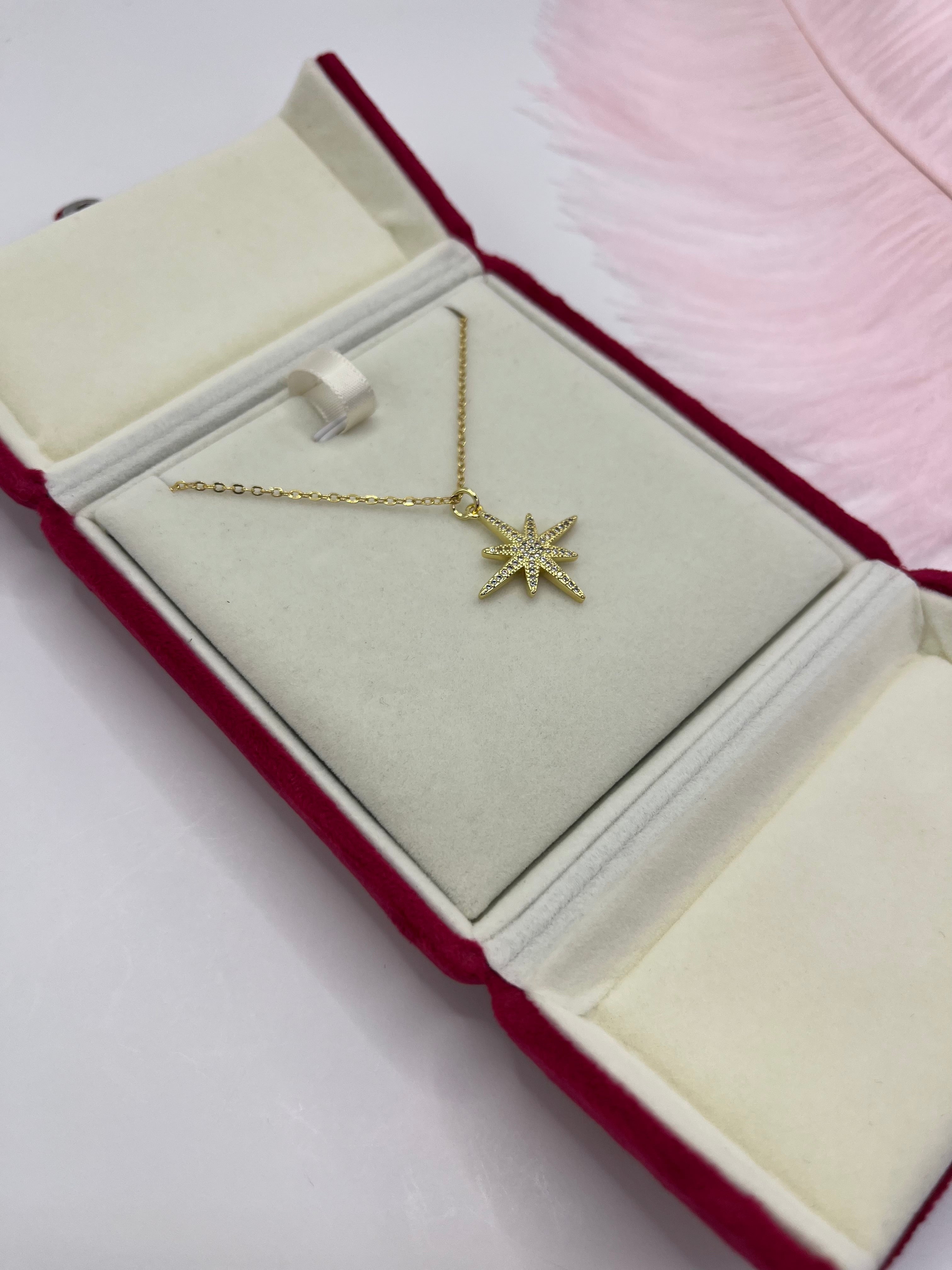 Choker necklace with zirconia star pendants: 18K Gold Plated