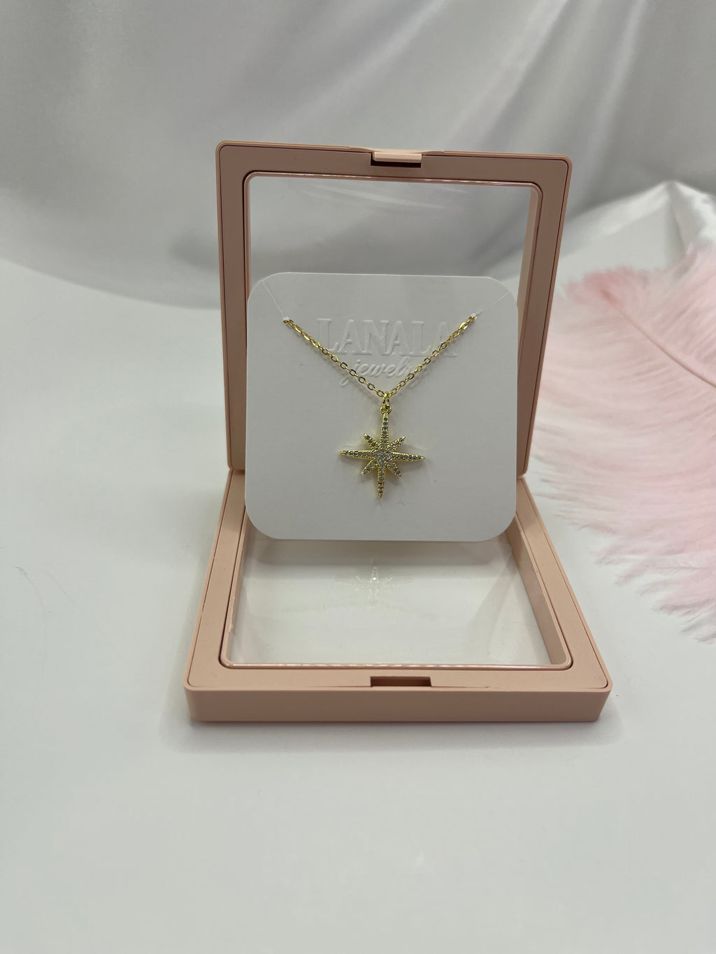 Choker necklace with zirconia star pendants: 18K Gold Plated