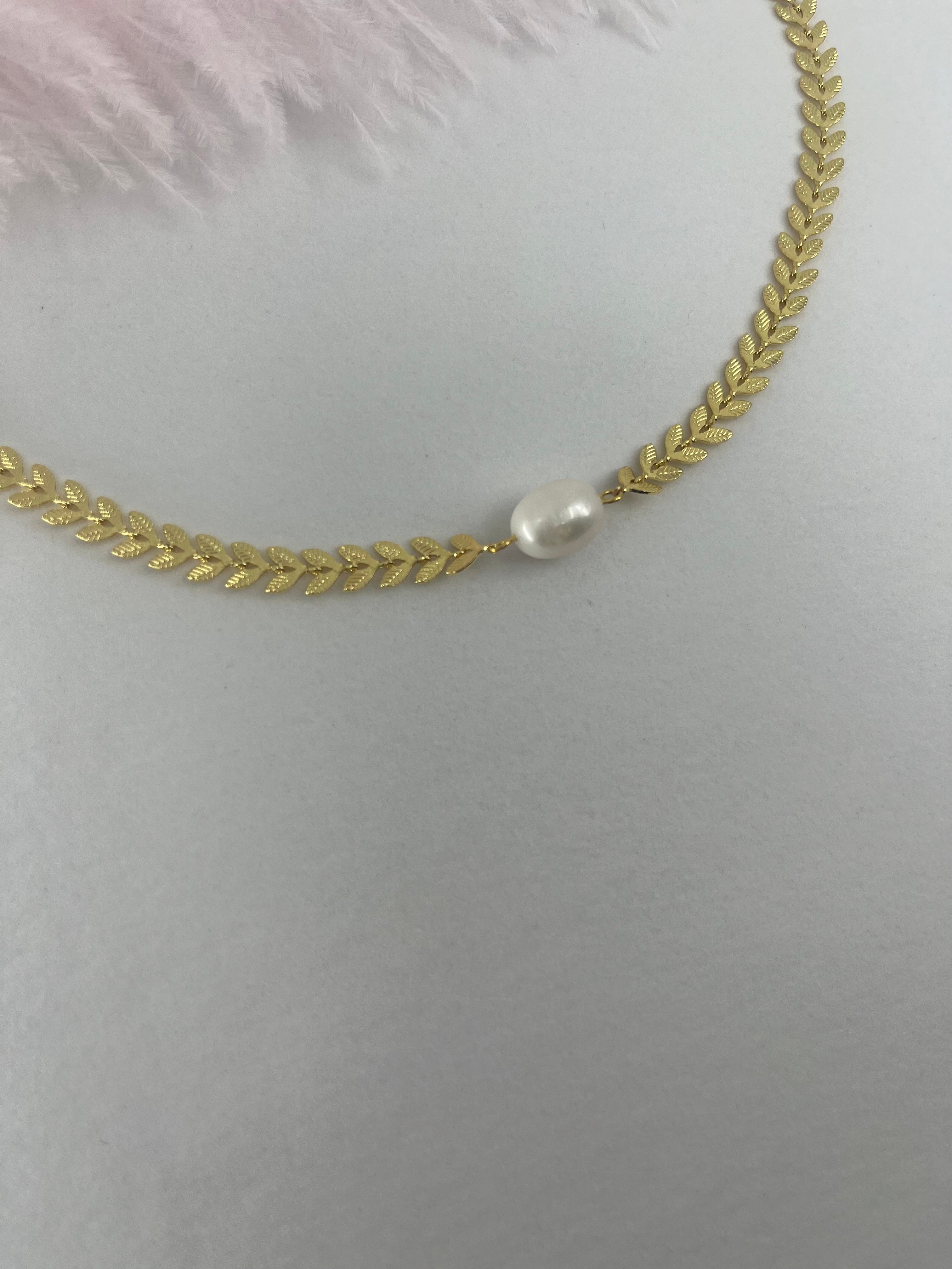 18K Gold Chain choker with natural pearl