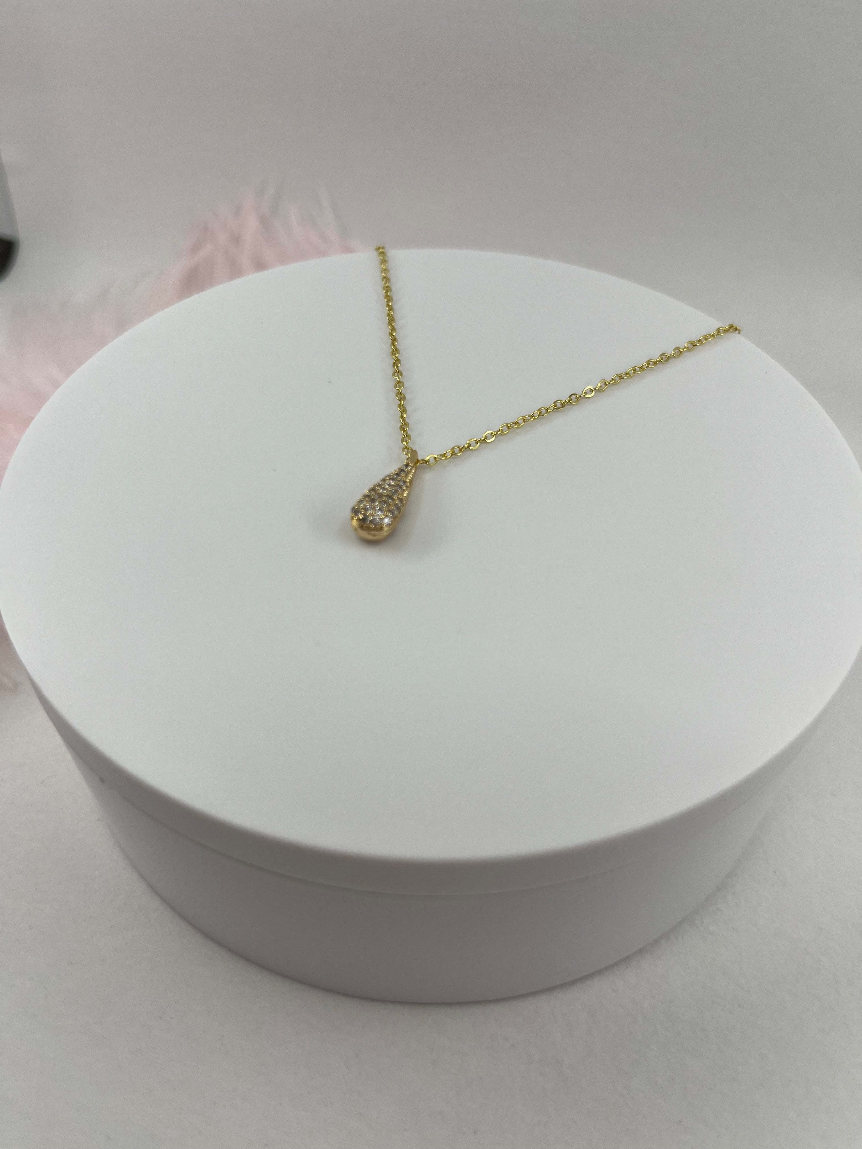 Choker necklace with zirconia teardrop pendants: 18K Gold Plated