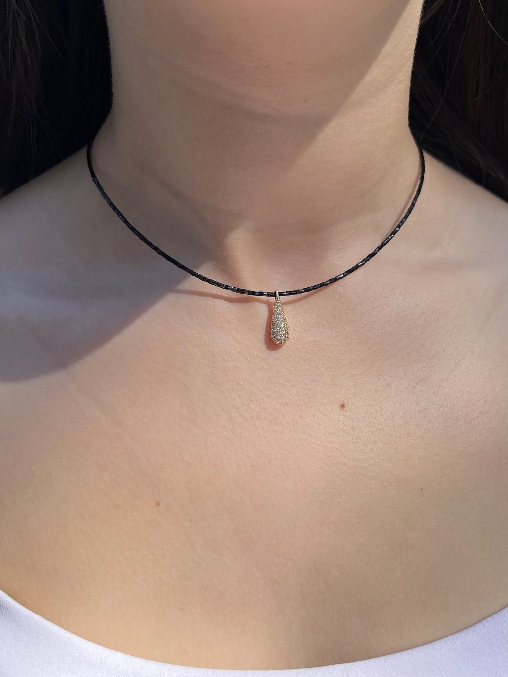 Beaded choker with zirconia teardrop pendants: 18K Gold Plated