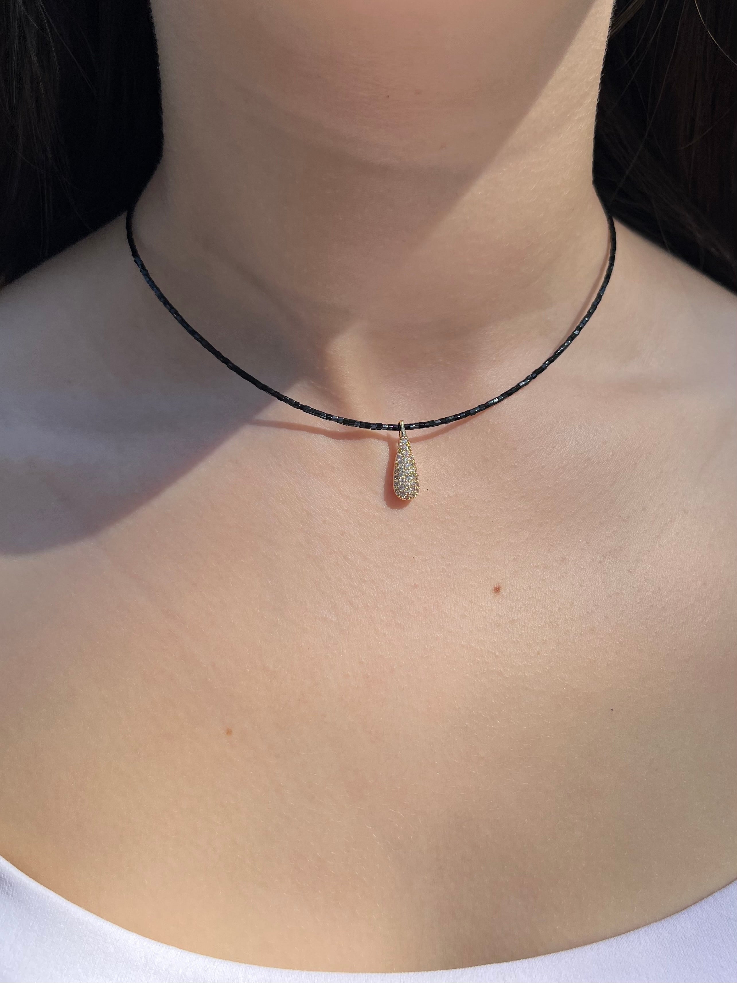Beaded choker with zirconia teardrop pendants: 18K Gold Plated