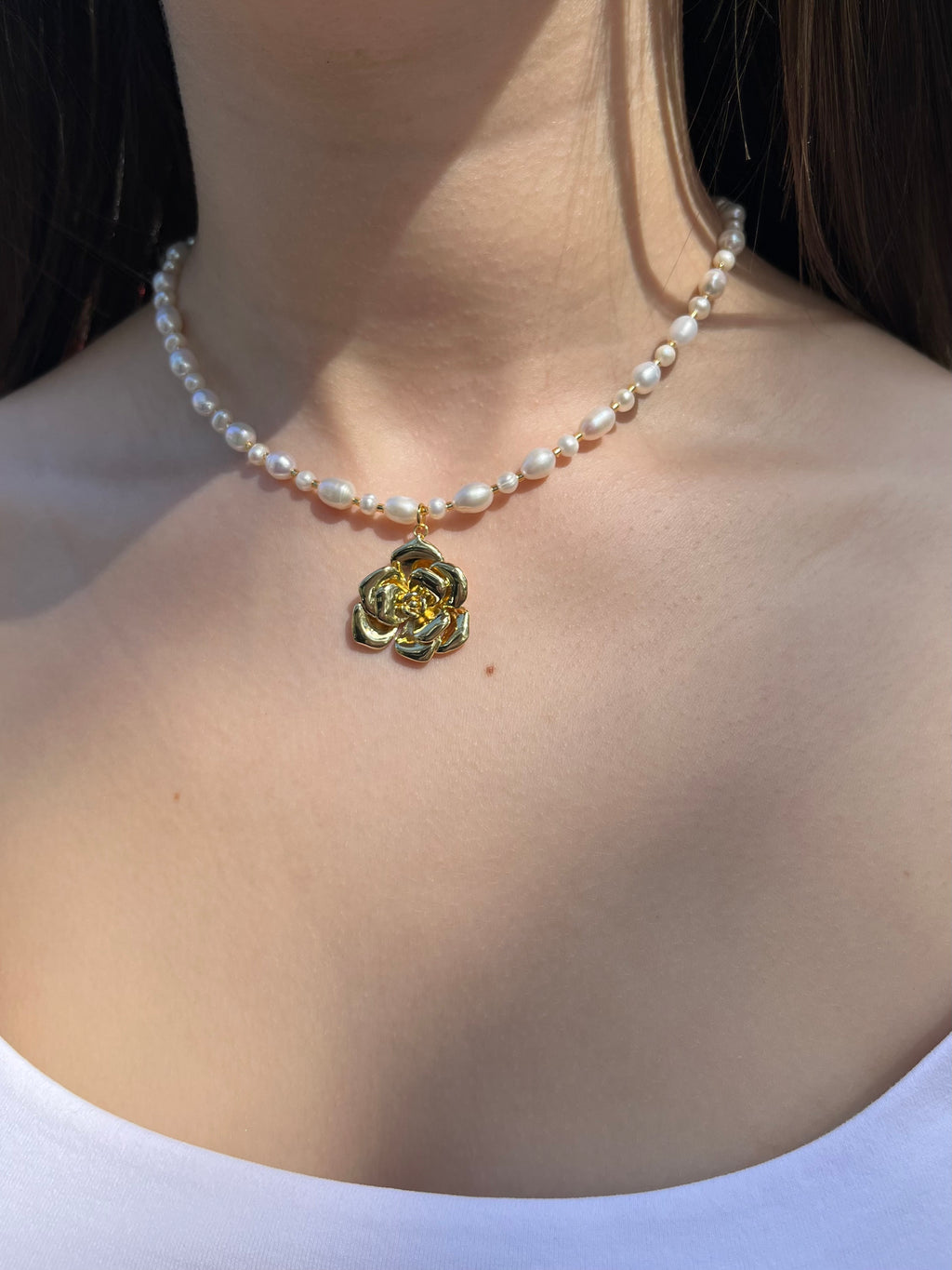 Pearl Necklace with rose pendant: 18K Gold Plated