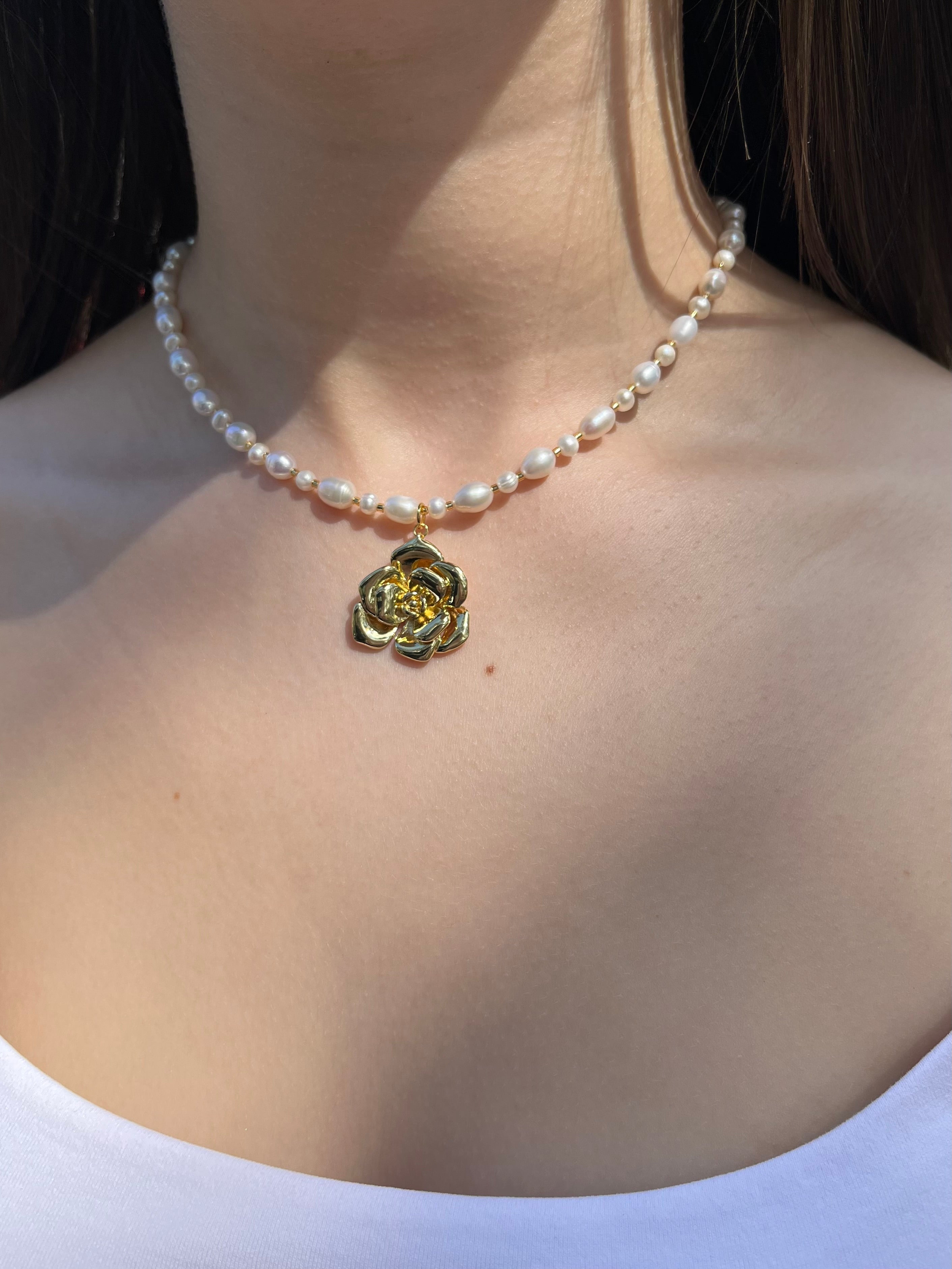 Pearl Necklace with rose pendant: 18K Gold Plated