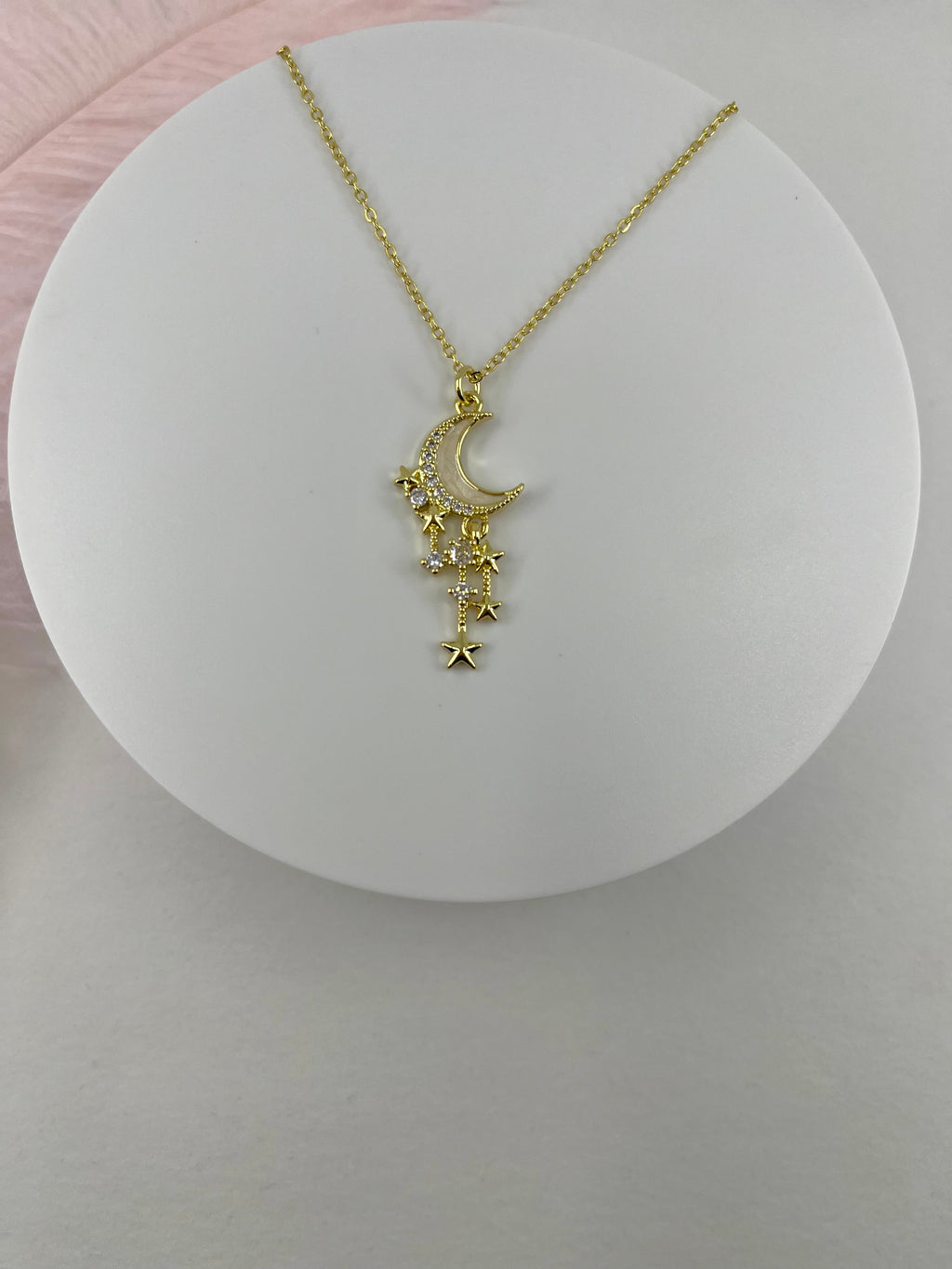 Choker necklace with zirconia moon star pendants: 18K Gold Plated