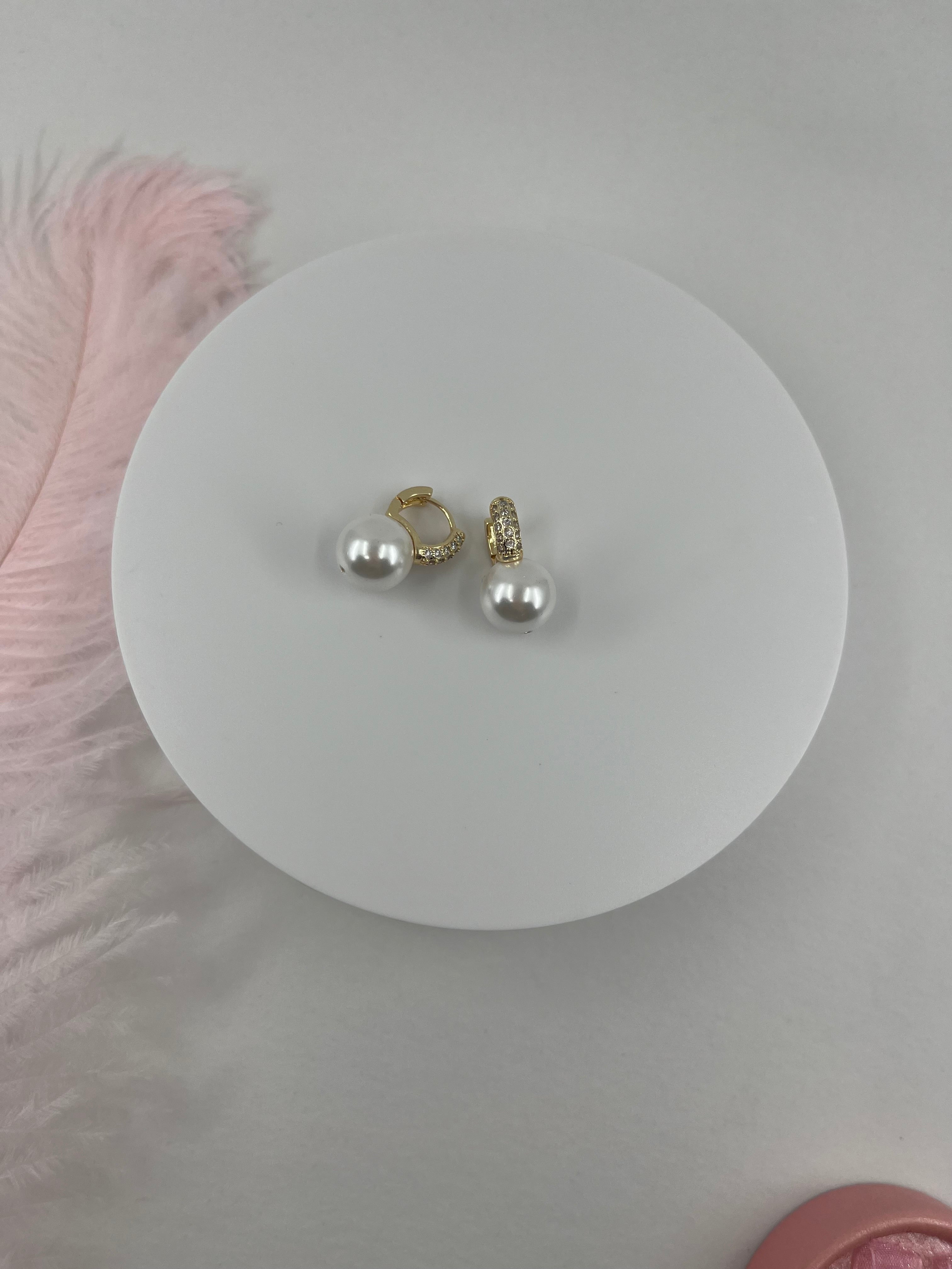 Natural Pearl Shell Gold Zirconia Earrings