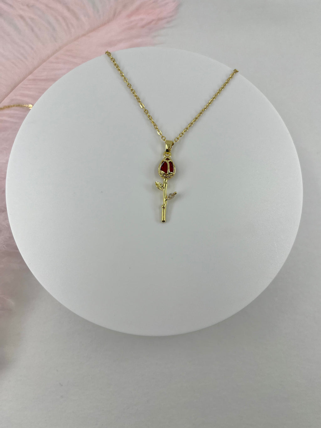 Choker necklace with gold zirconia rose pendants: 18K Gold Plated