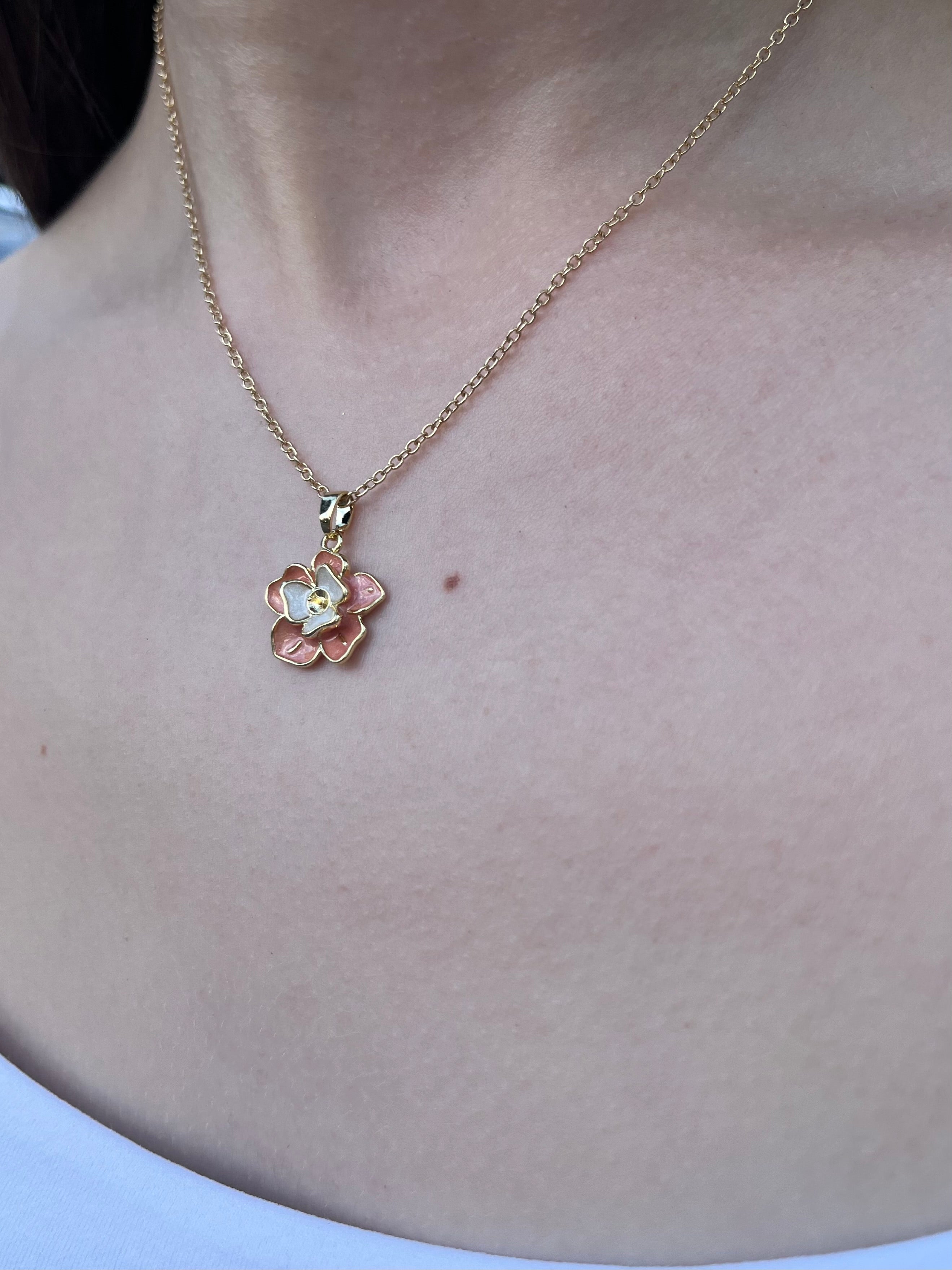 18K Gold Flower Enamel Pendant Necklace