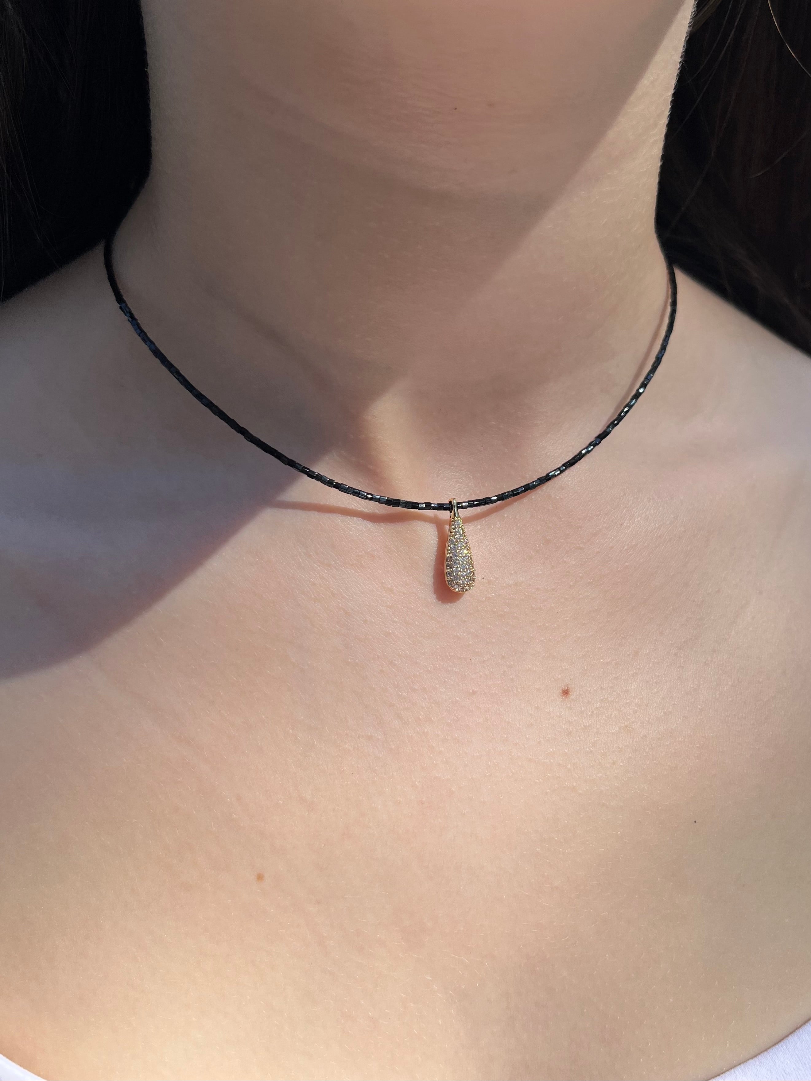 Beaded choker with zirconia teardrop pendants: 18K Gold Plated