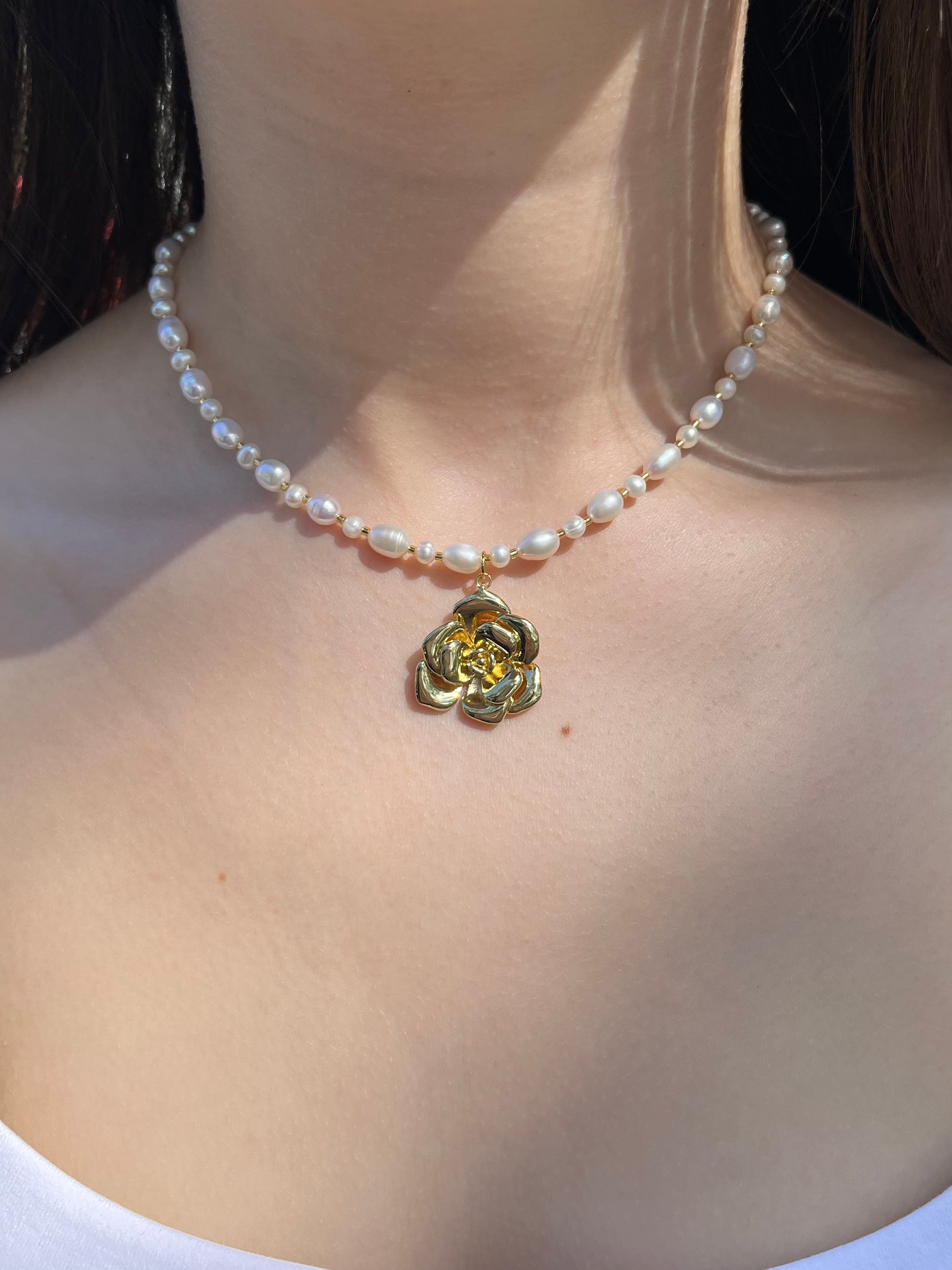 Pearl Necklace with rose pendant: 18K Gold Plated