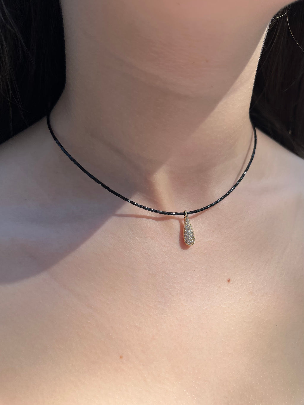 Beaded choker with zirconia teardrop pendants: 18K Gold Plated