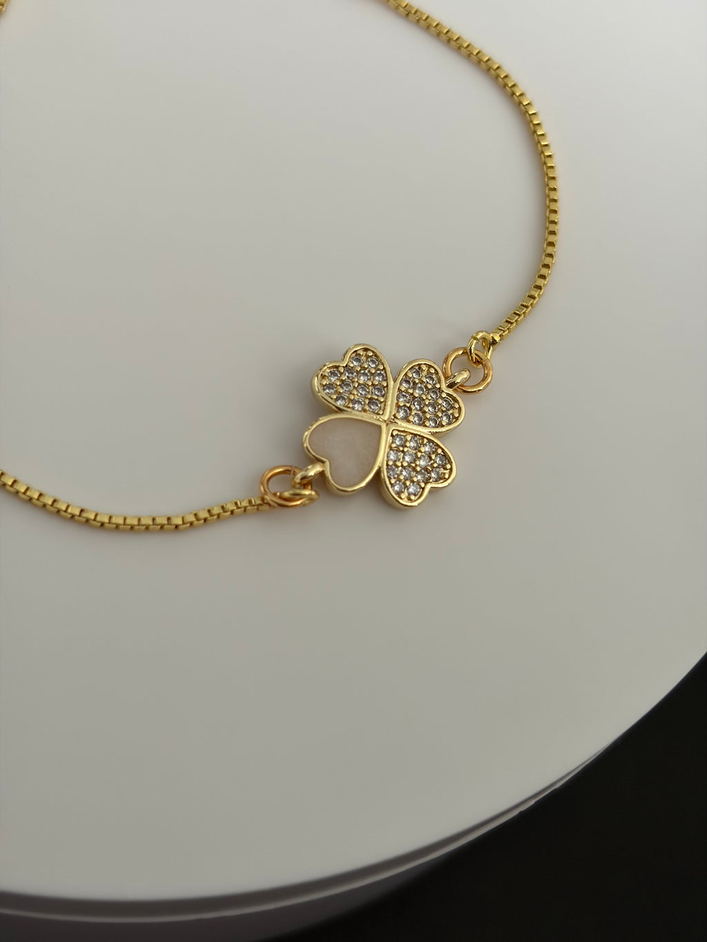 Zirconia clover bracelet with slider chain