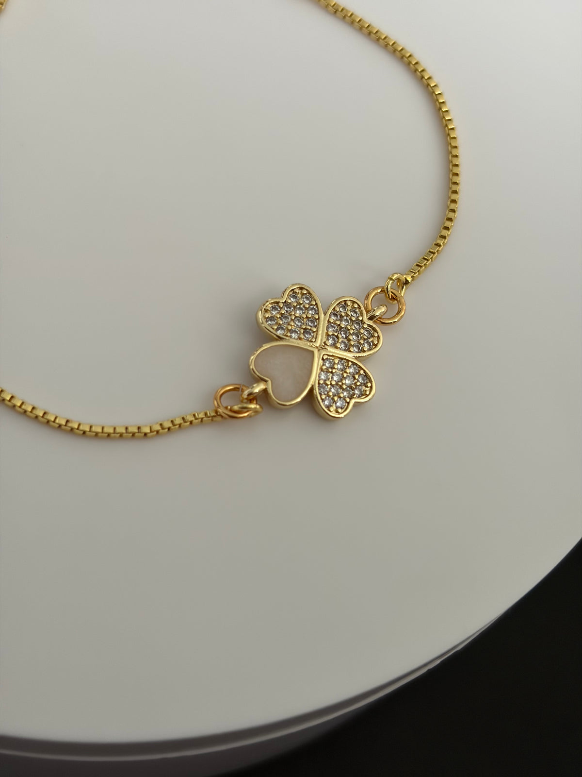 Zirconia clover bracelet with slider chain