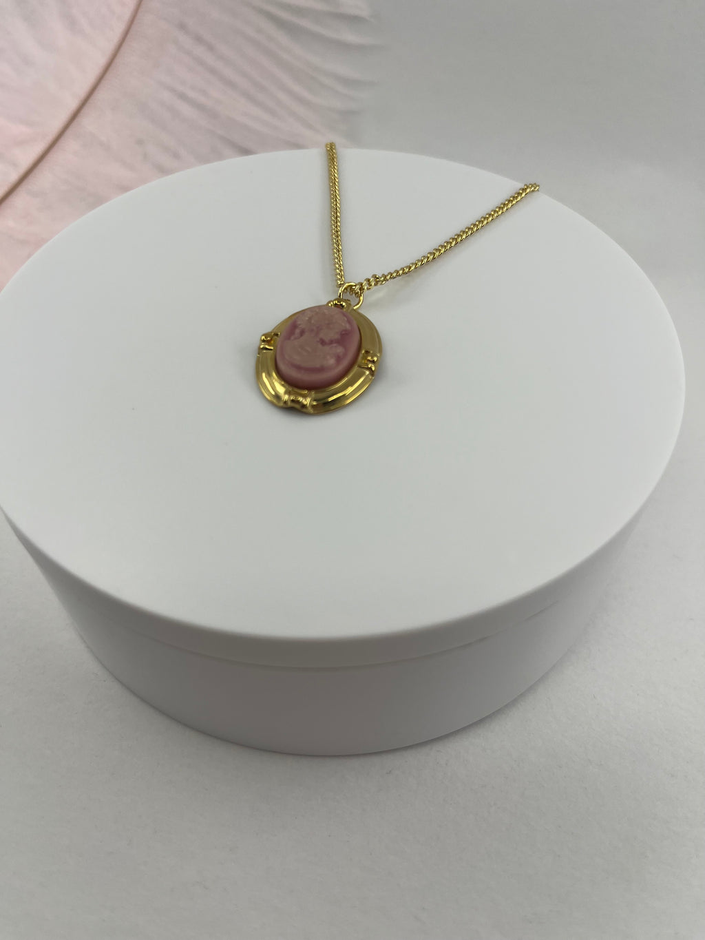 Victorian necklace with Cameo pendant: 18K Gold Plated