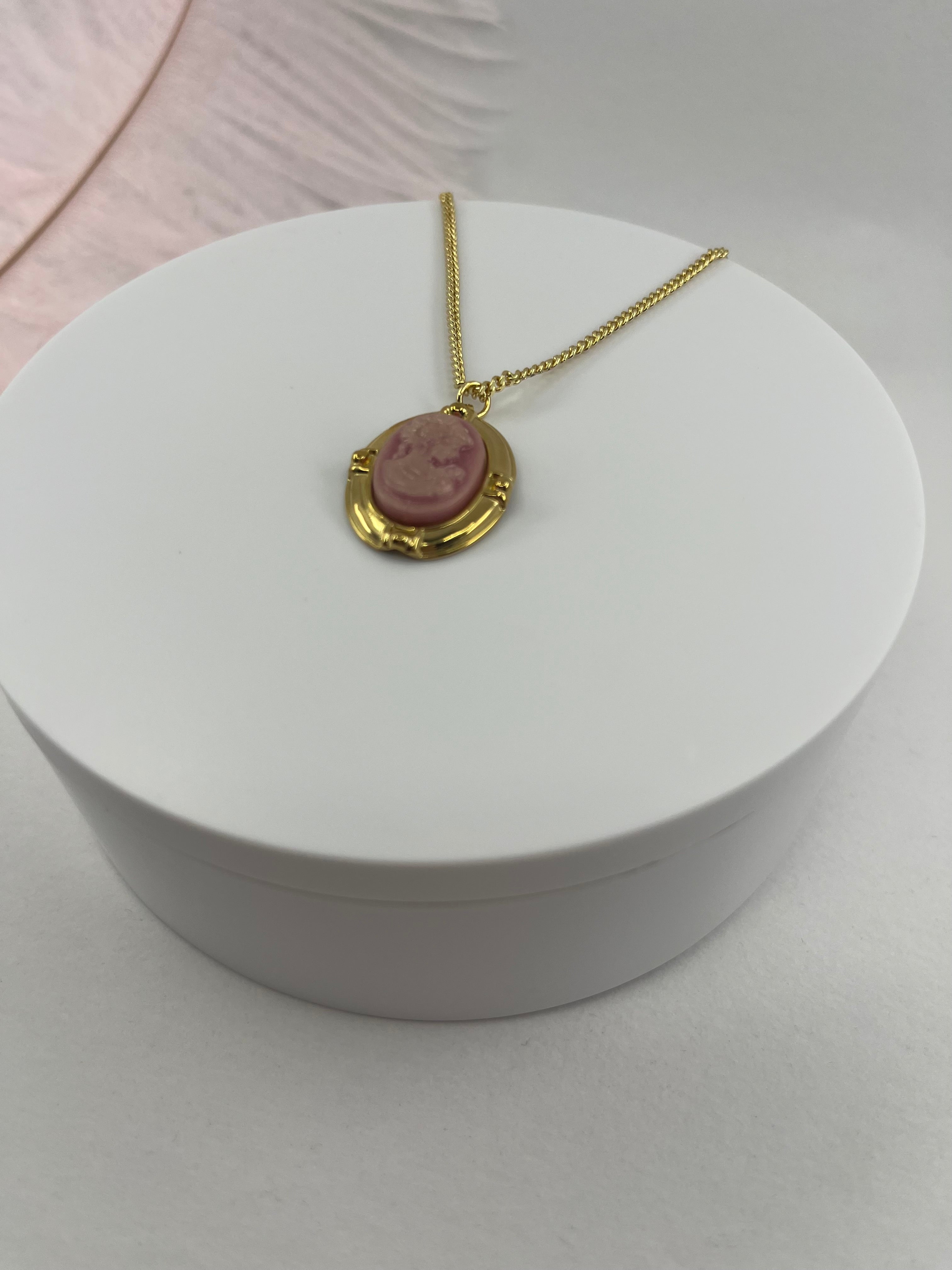 Victorian necklace with Cameo pendant: 18K Gold Plated