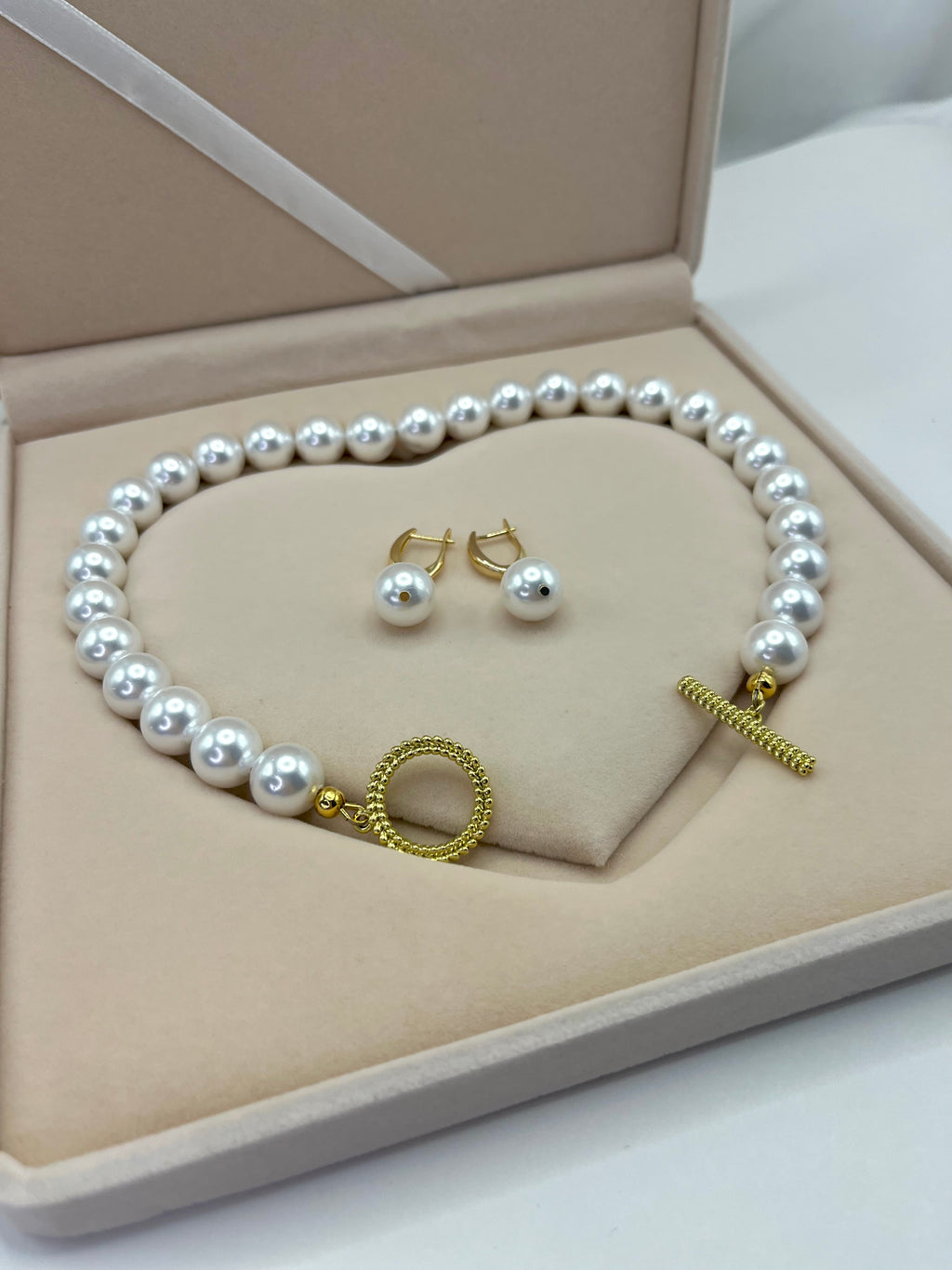 Shell Pearl Choker Necklace and earrings, 18K Gold Plated Clasp