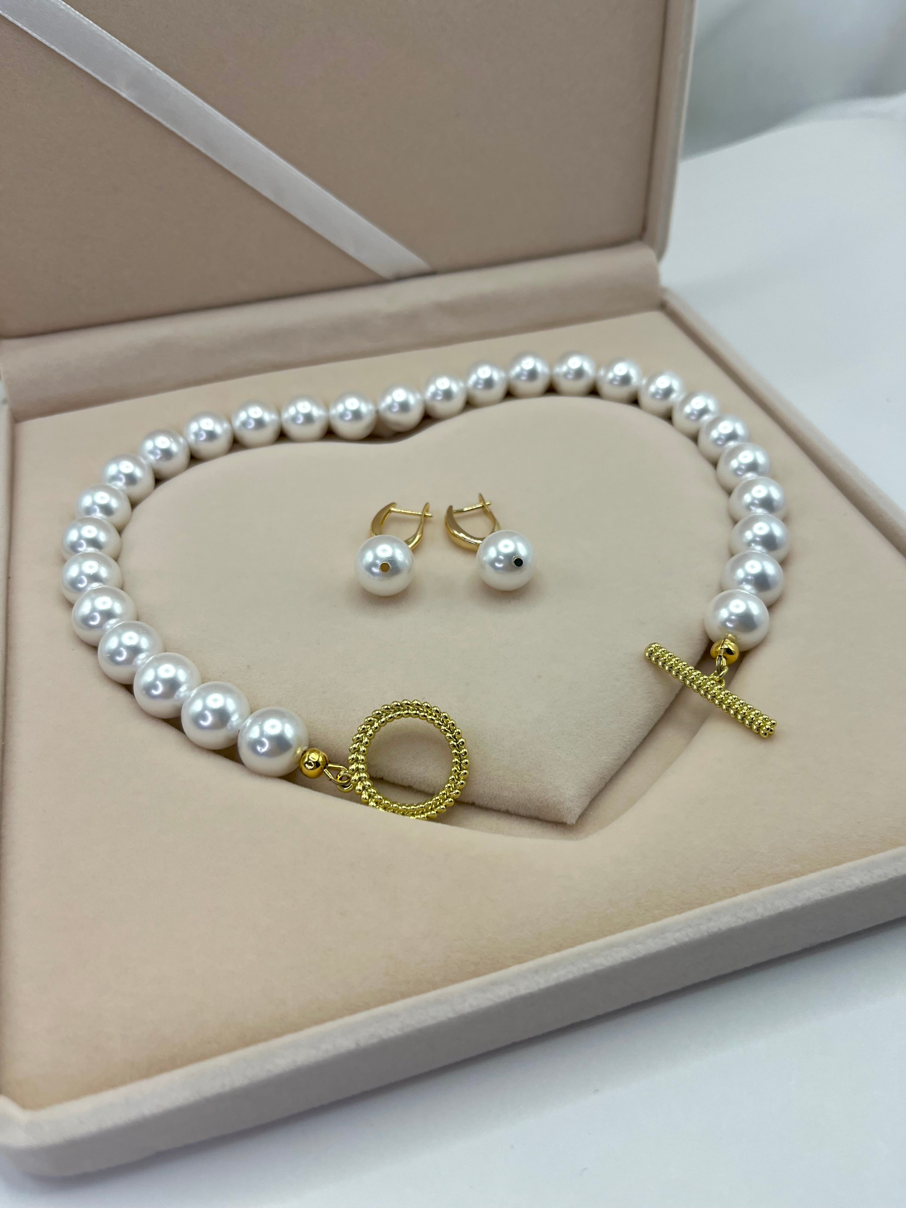 Shell Pearl Choker Necklace and earrings, 18K Gold Plated Clasp