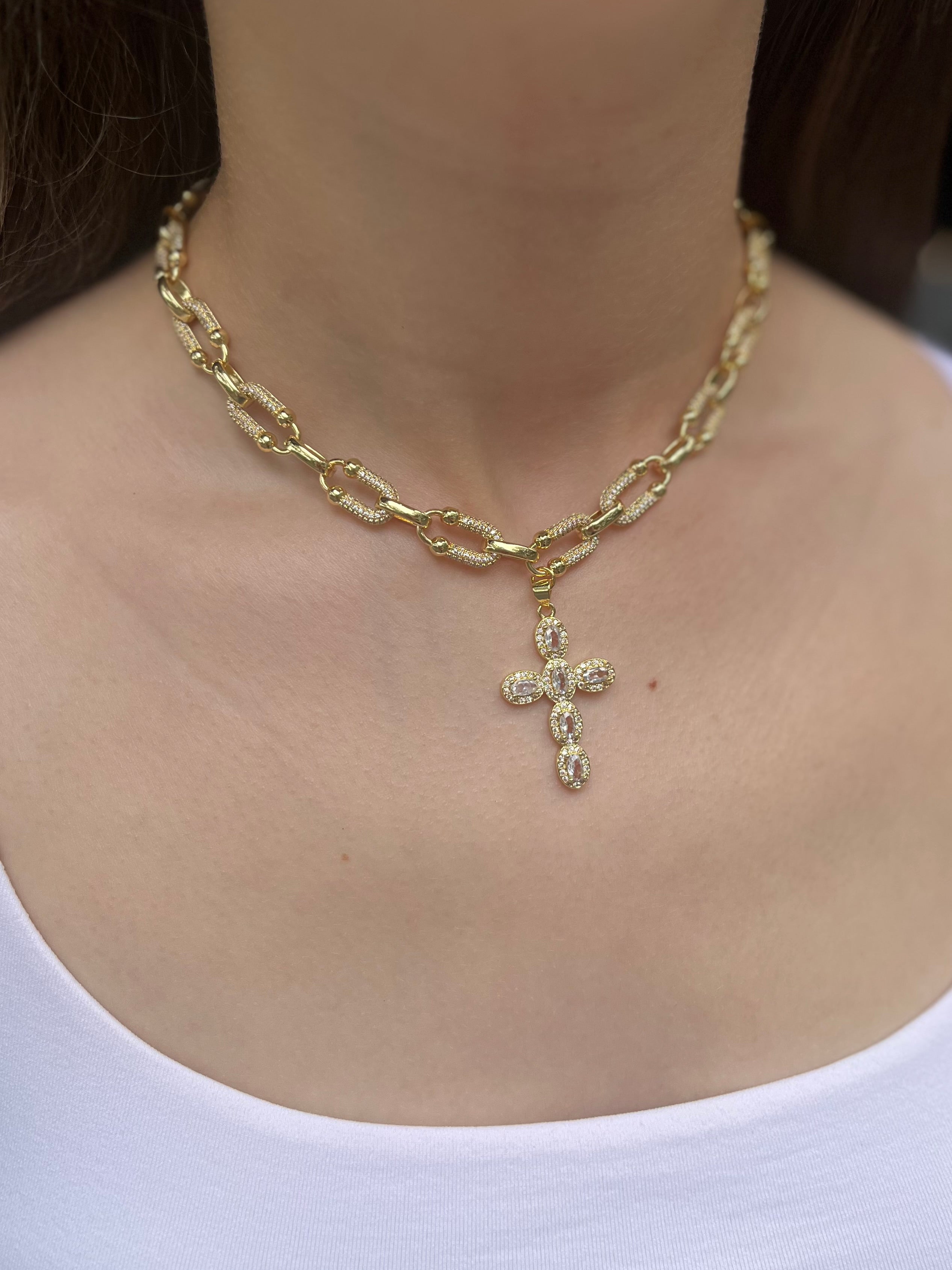 Zirconia chain necklace with cross pendant