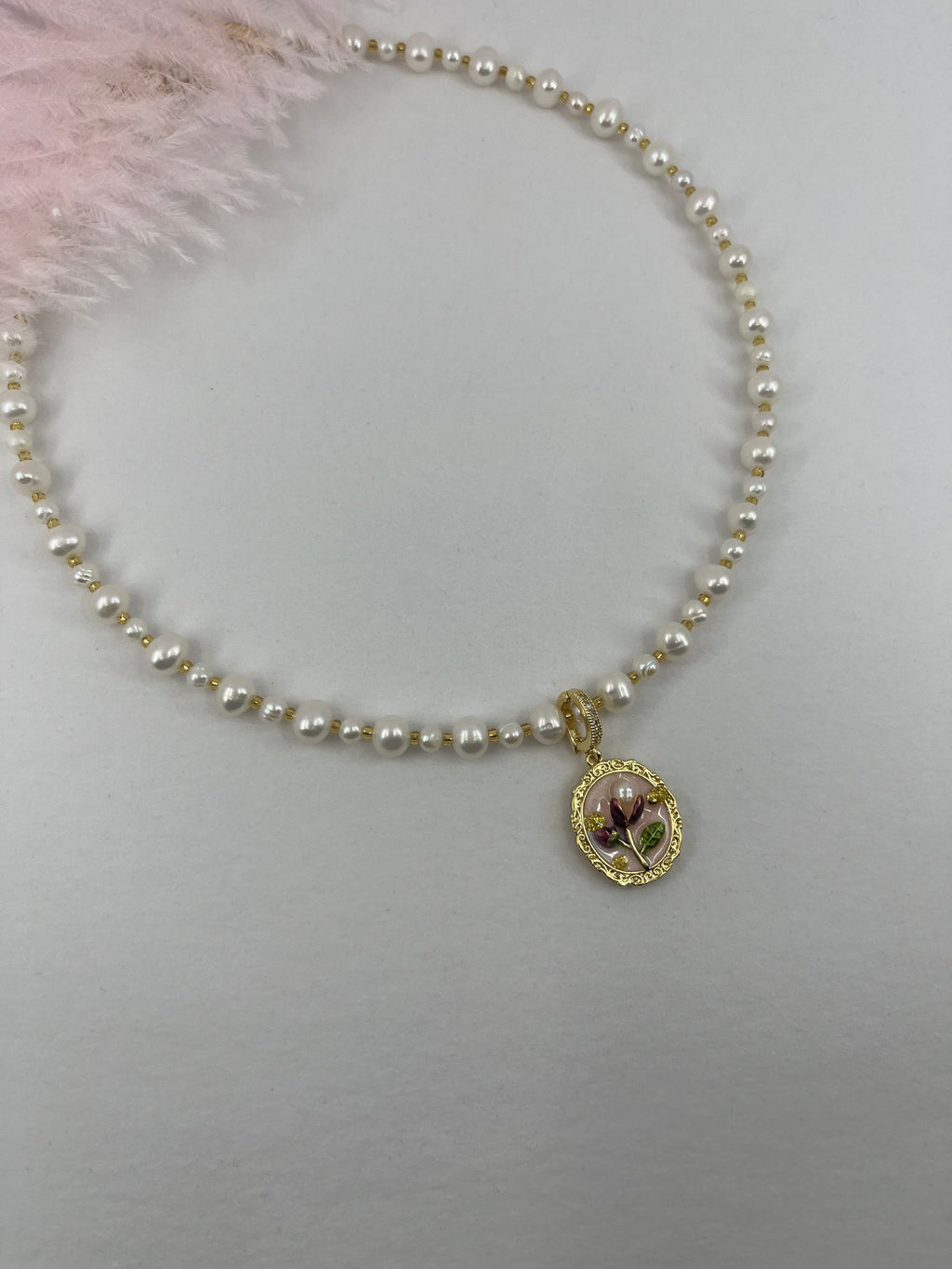 Pearl Necklace with enamel pendant: 18K Gold Plated