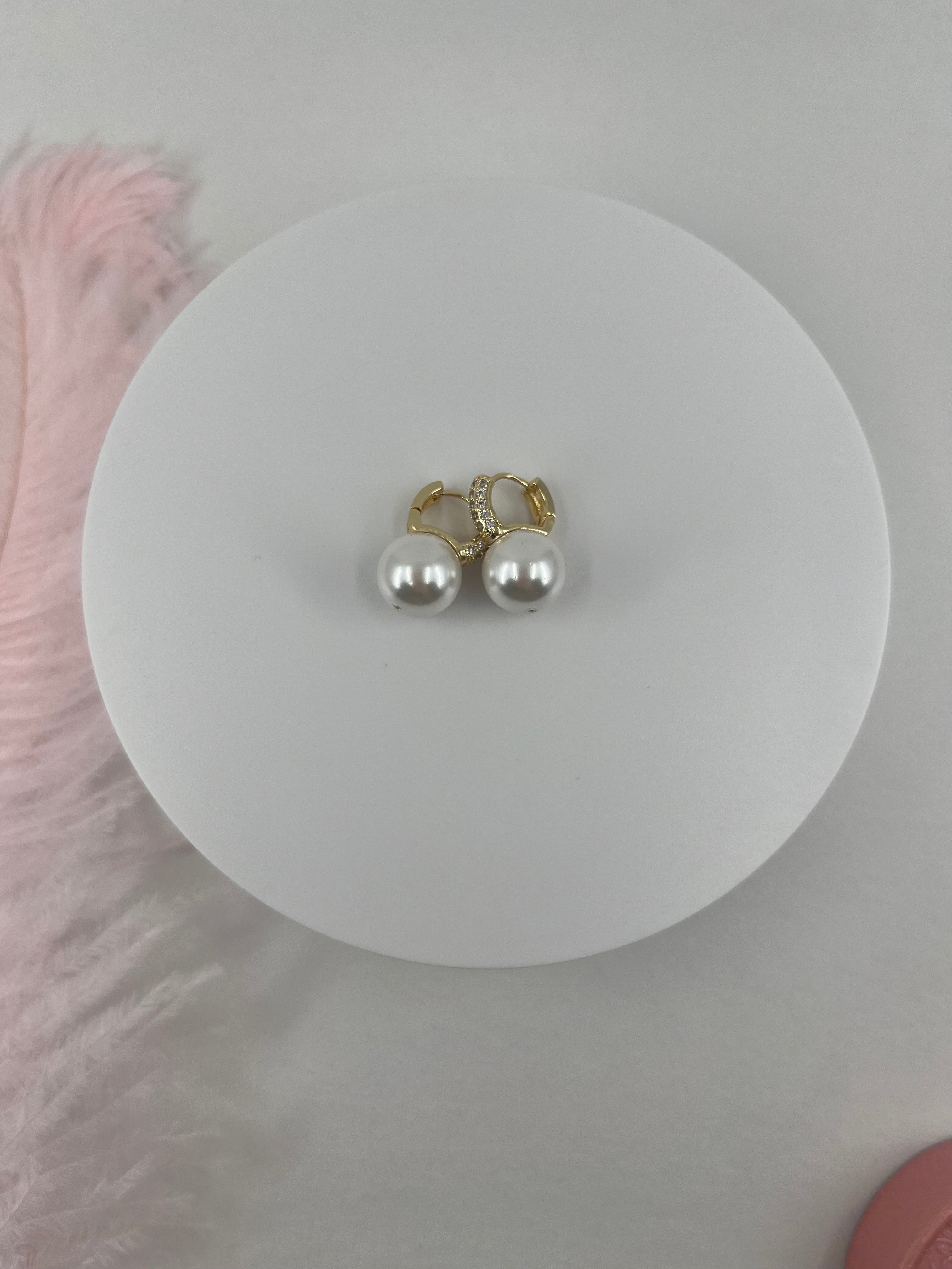 Natural Pearl Shell Gold Zirconia Earrings