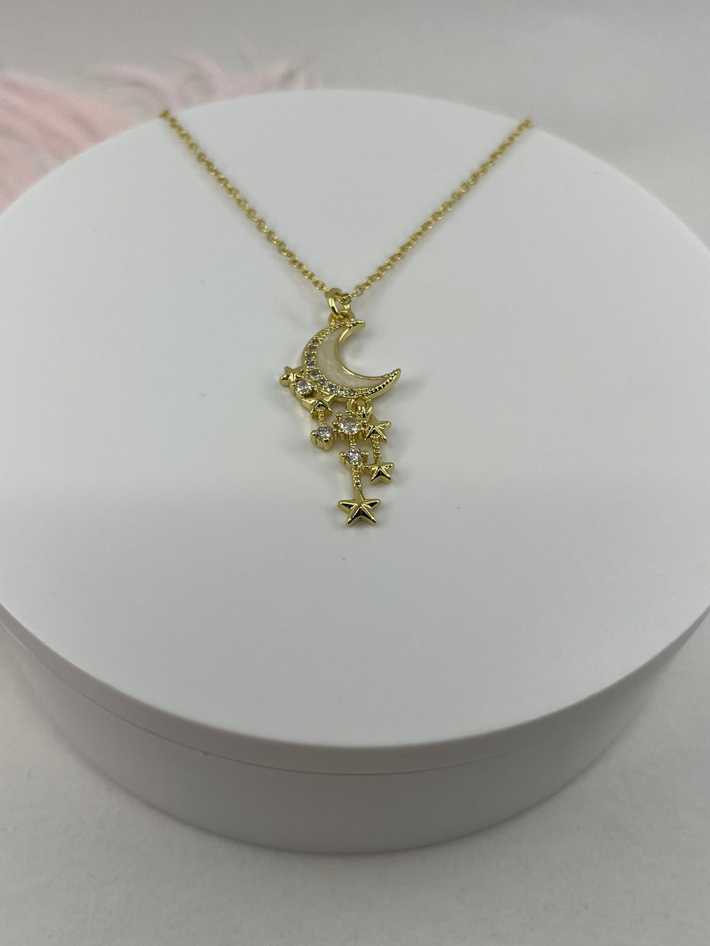 Choker necklace with zirconia moon star pendants: 18K Gold Plated