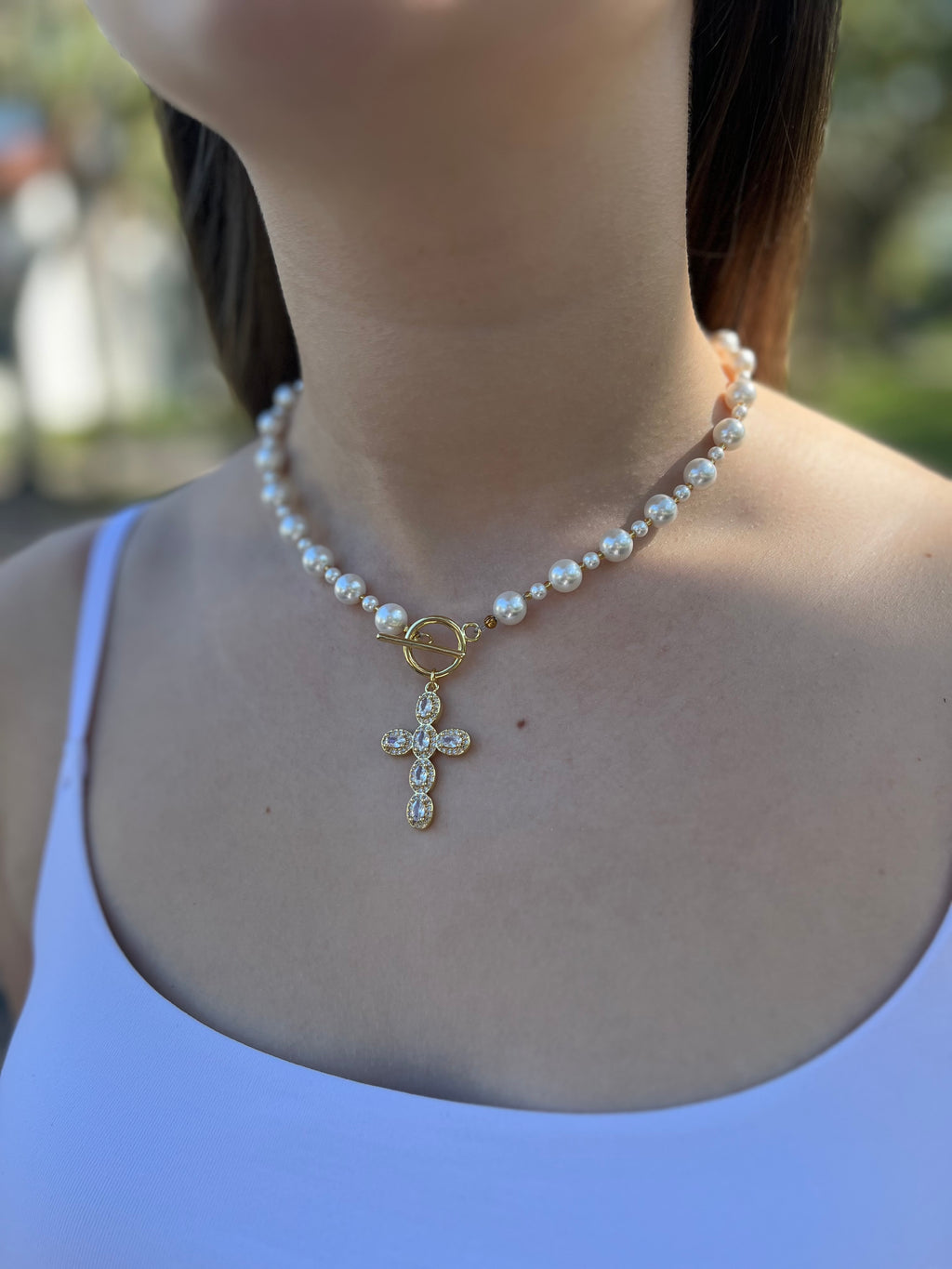 Shell Pearl Choker Necklace with Cross pendant: 18K Gold Plated