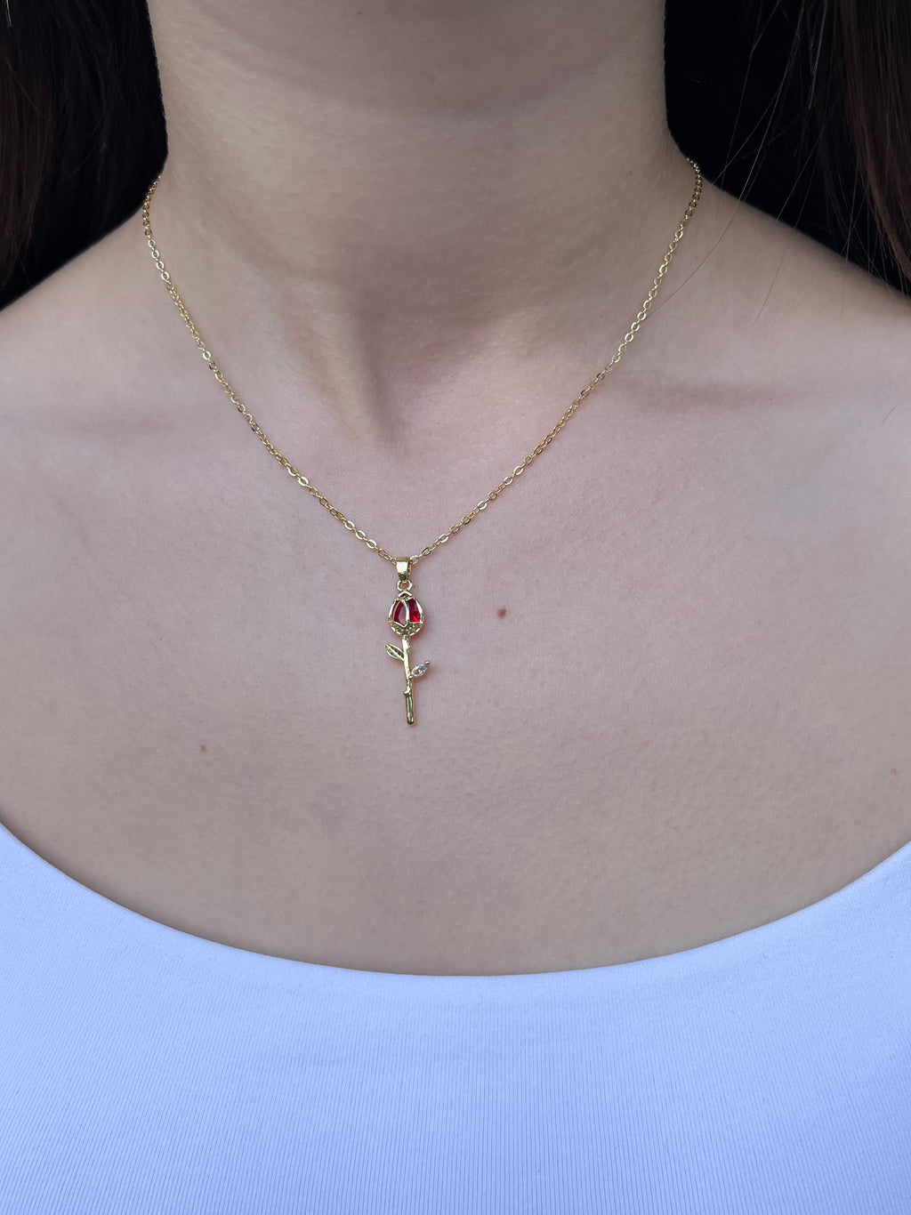 Choker necklace with gold zirconia rose pendants: 18K Gold Plated