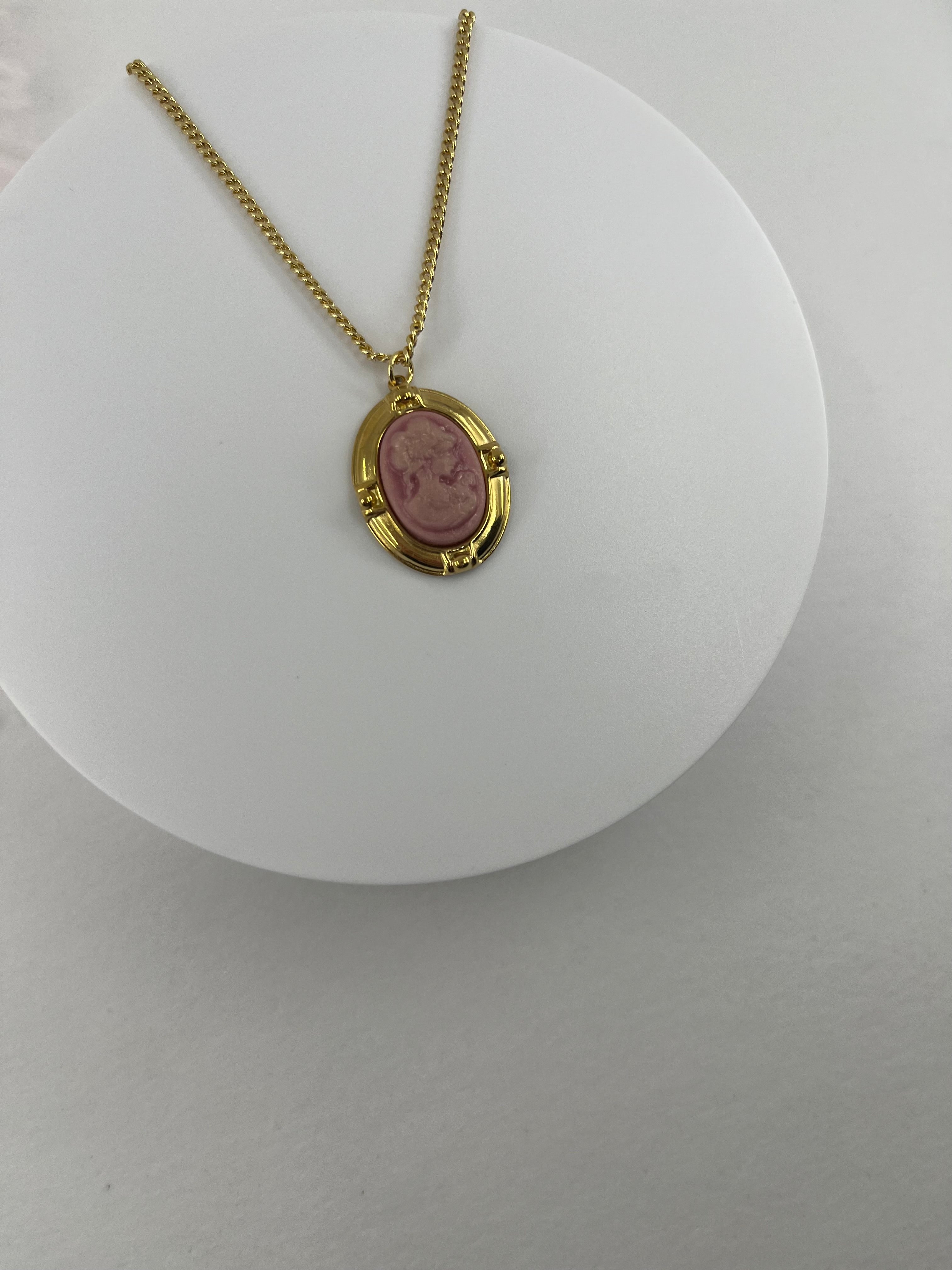 Victorian necklace with Cameo pendant: 18K Gold Plated