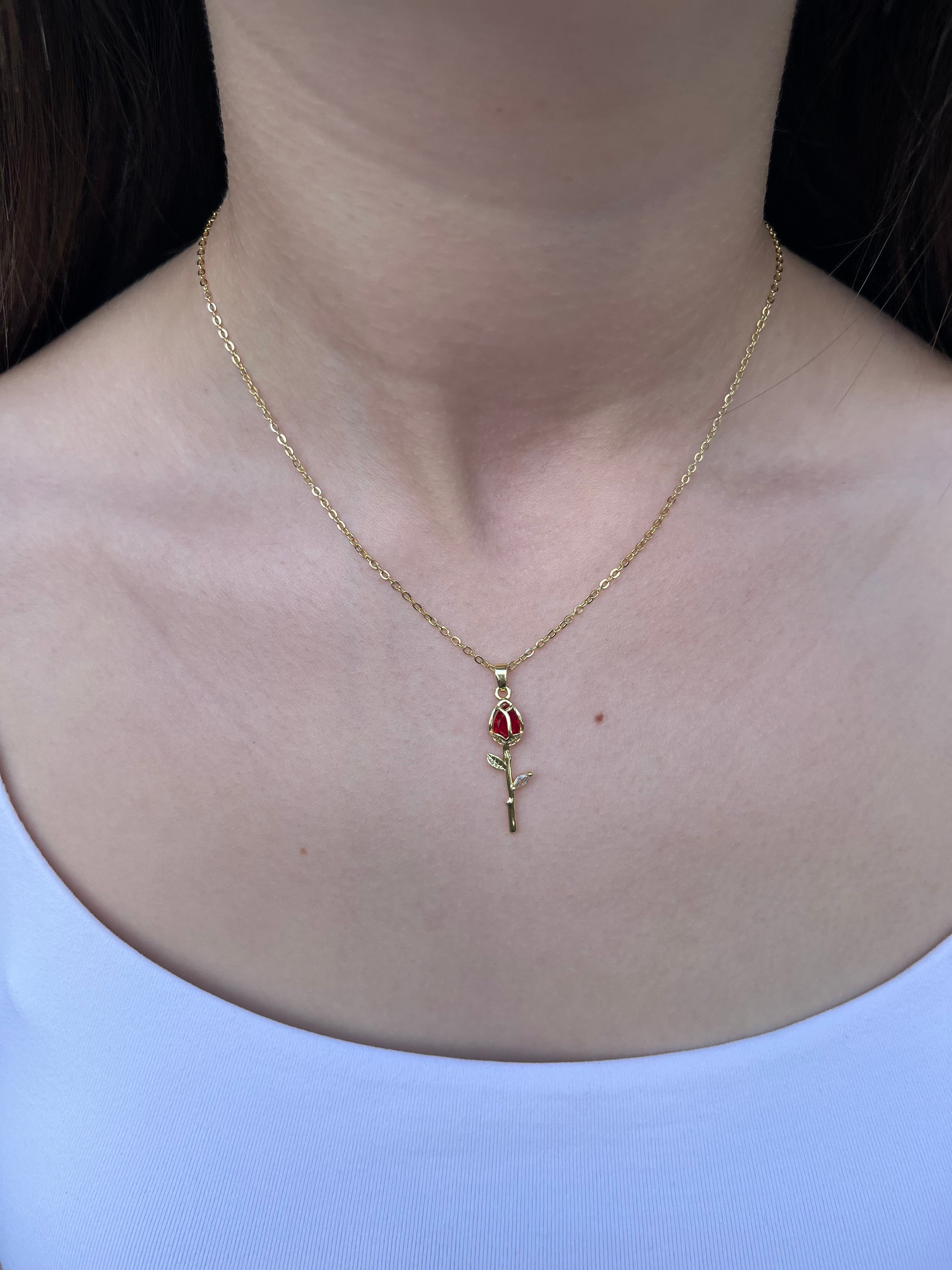 Choker necklace with gold zirconia rose pendants: 18K Gold Plated