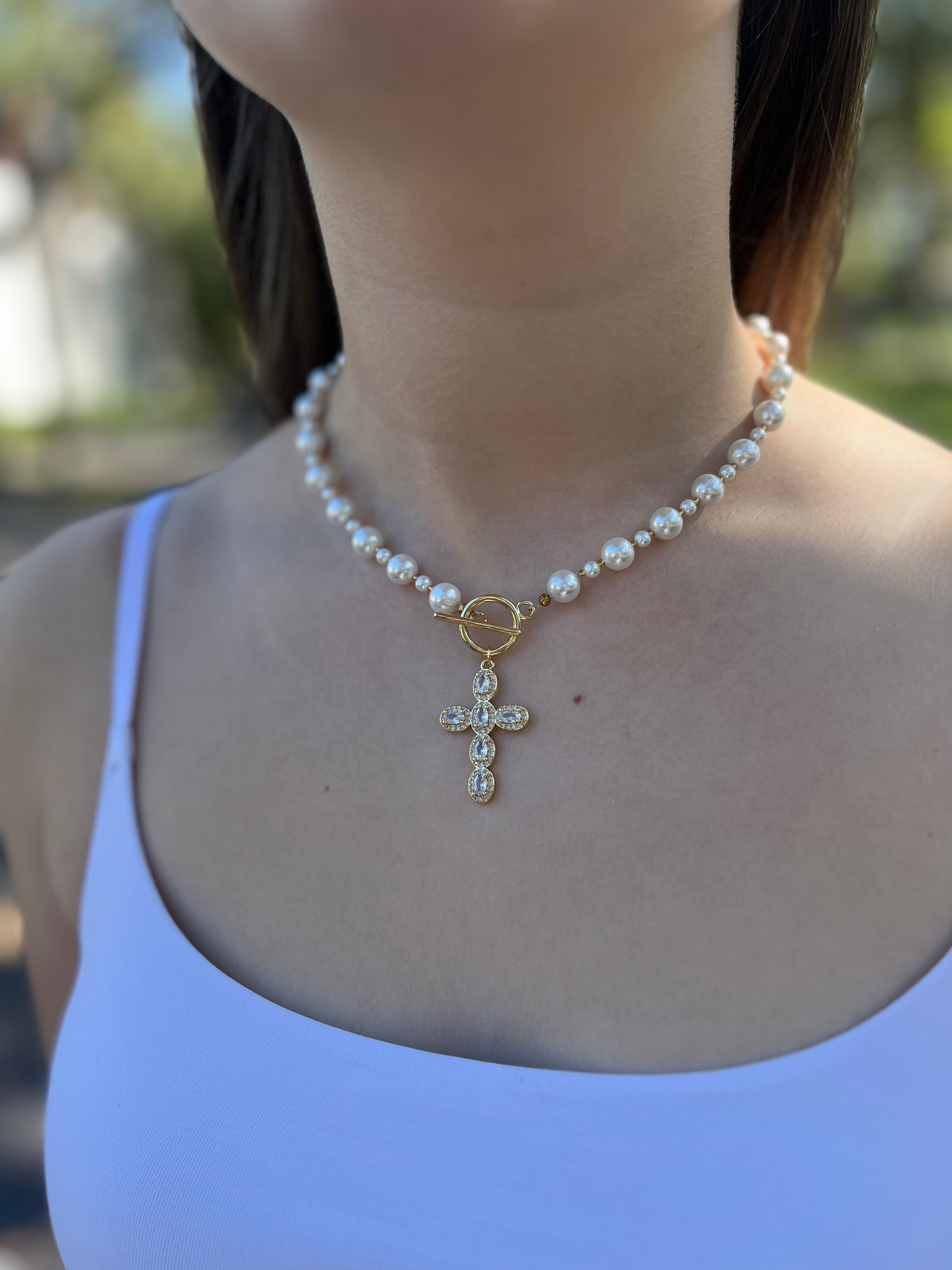 Shell Pearl Choker Necklace with Cross pendant: 18K Gold Plated
