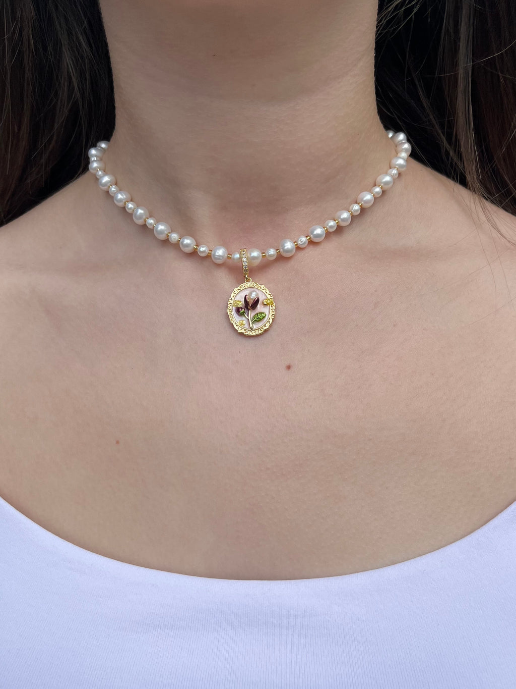 Pearl Necklace with enamel pendant: 18K Gold Plated