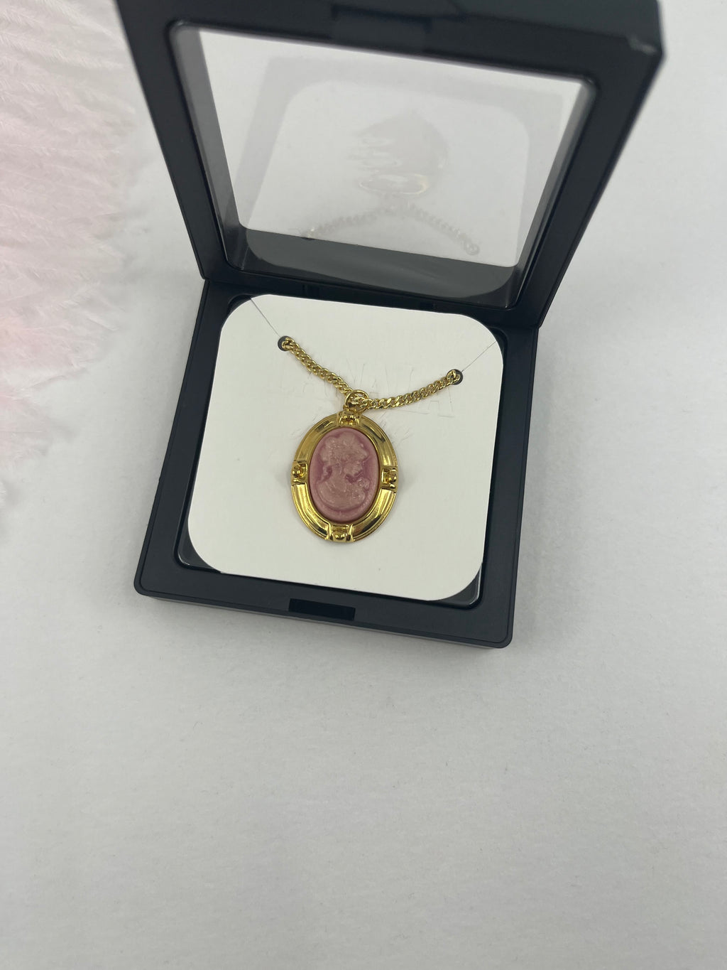 Victorian necklace with Cameo pendant: 18K Gold Plated