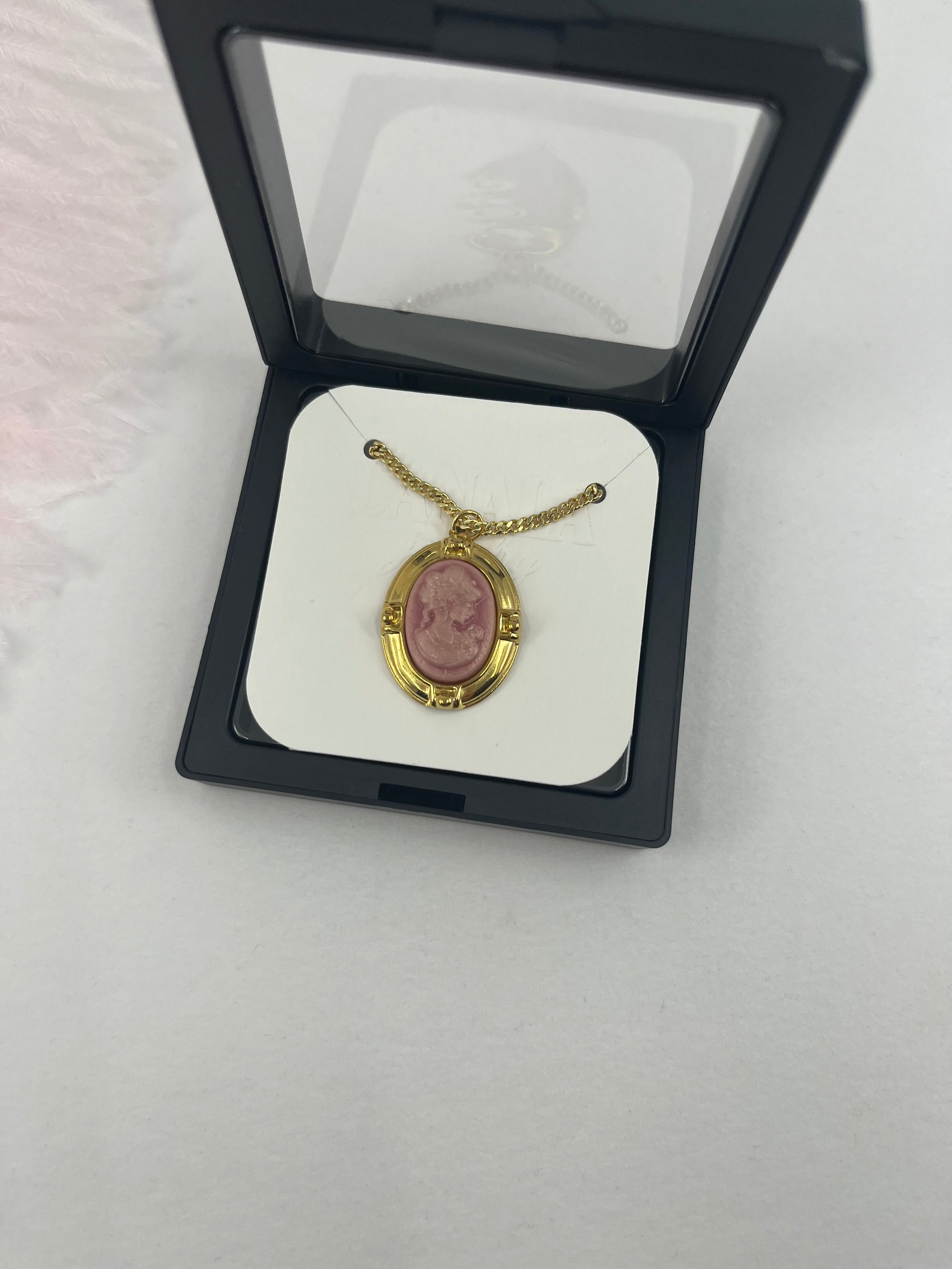 Victorian necklace with Cameo pendant: 18K Gold Plated