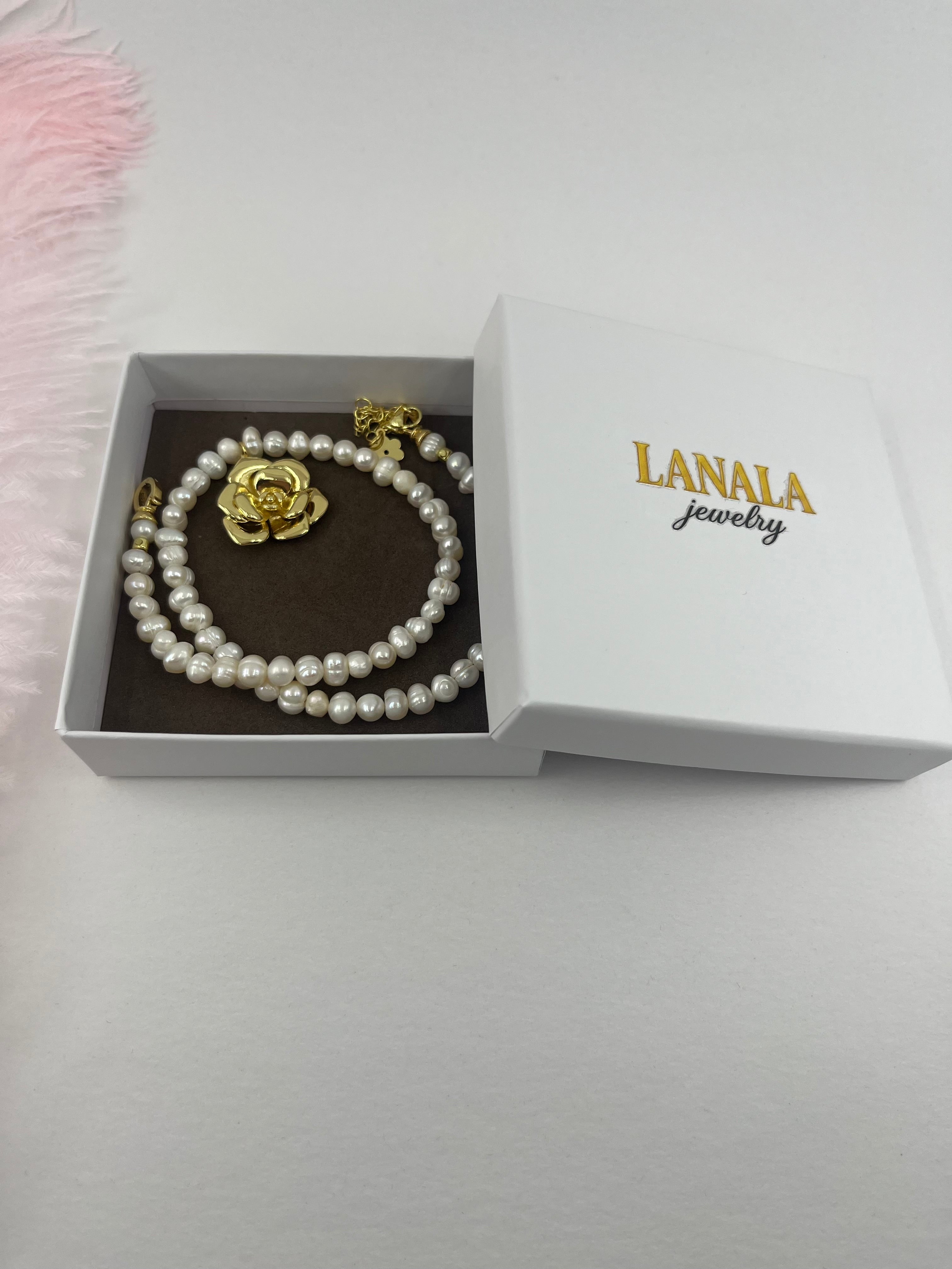 Pearl Necklace with gold rose pendants: 18K Gold Plated