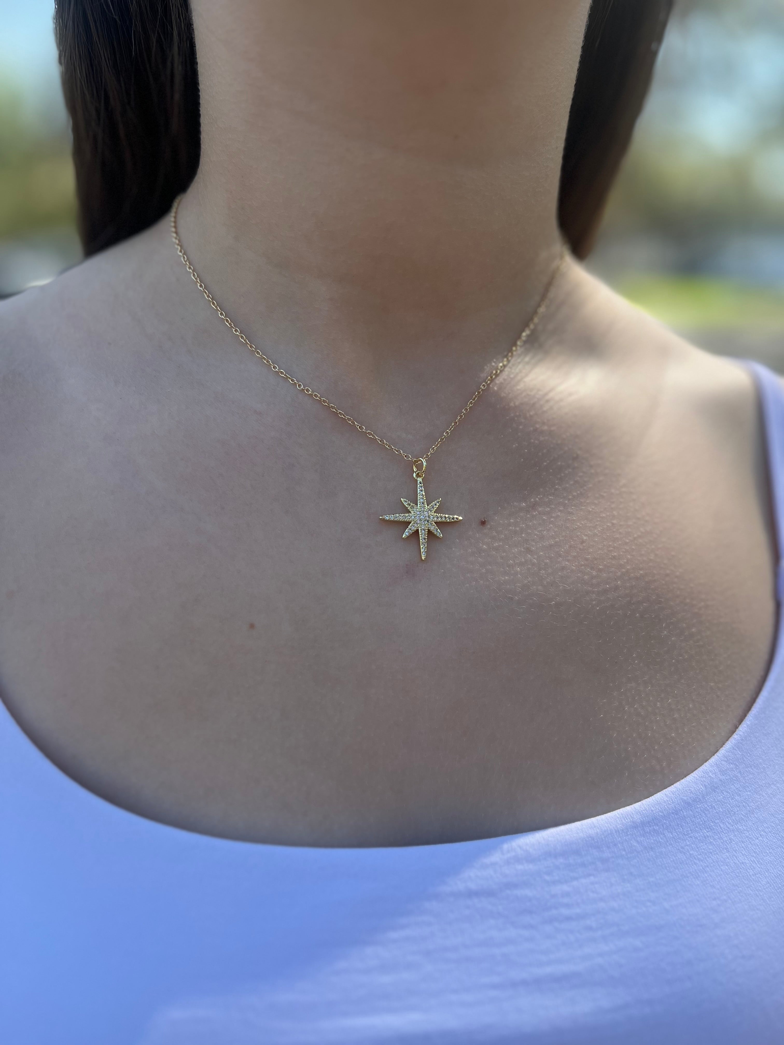 Choker necklace with zirconia star pendants: 18K Gold Plated