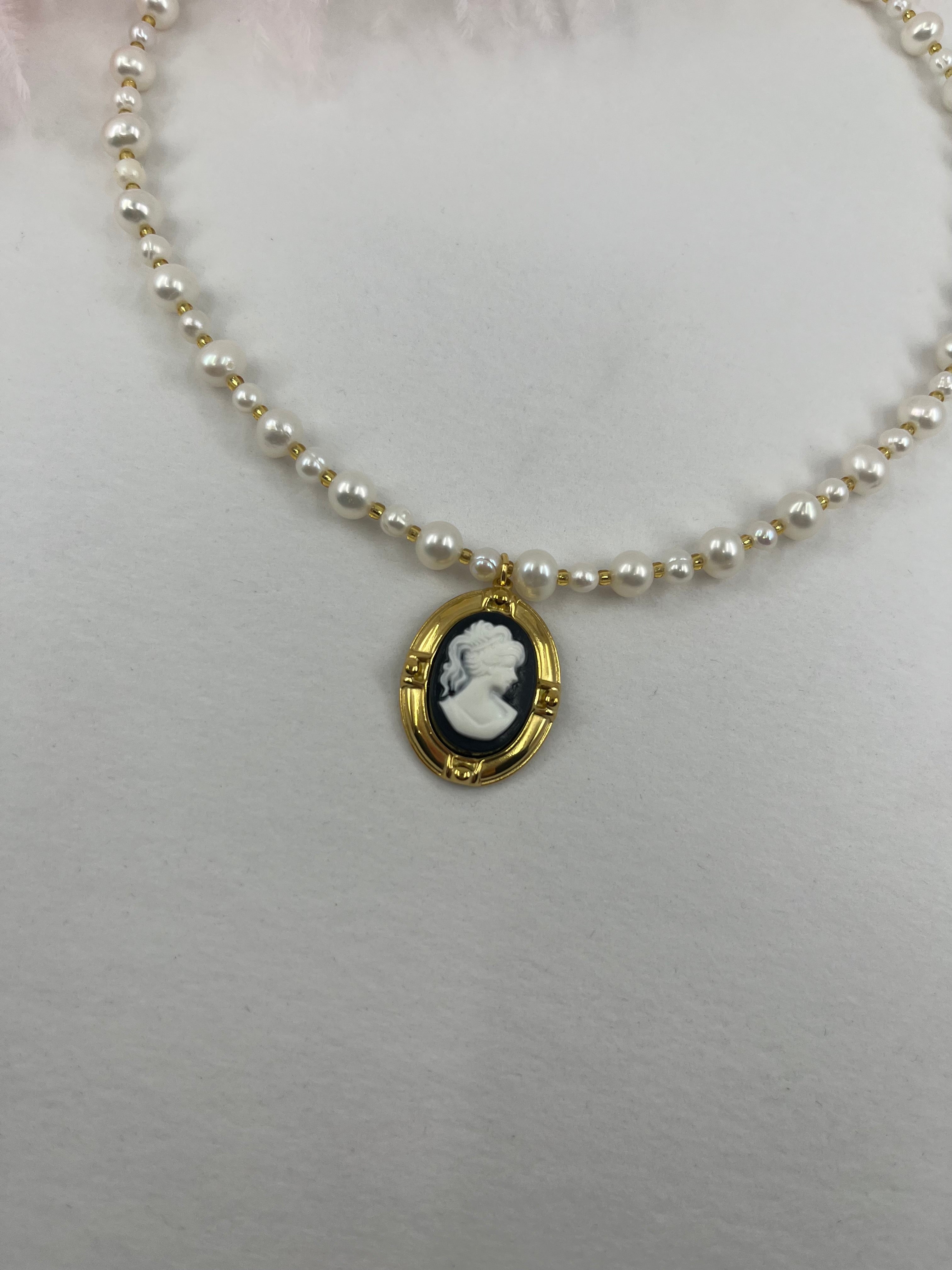 Pearl Necklace with cameo pendant: 18K Gold Plated
