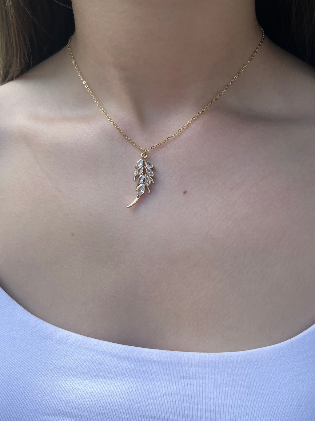 Choker necklace with zirconia leaf pendants: 18K Gold Plated