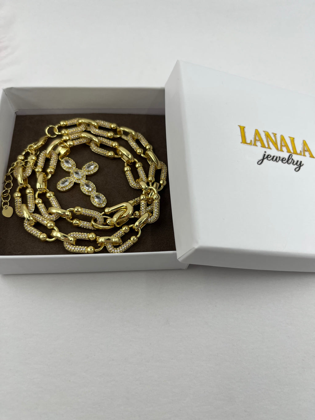 Zirconia chain necklace with cross pendant