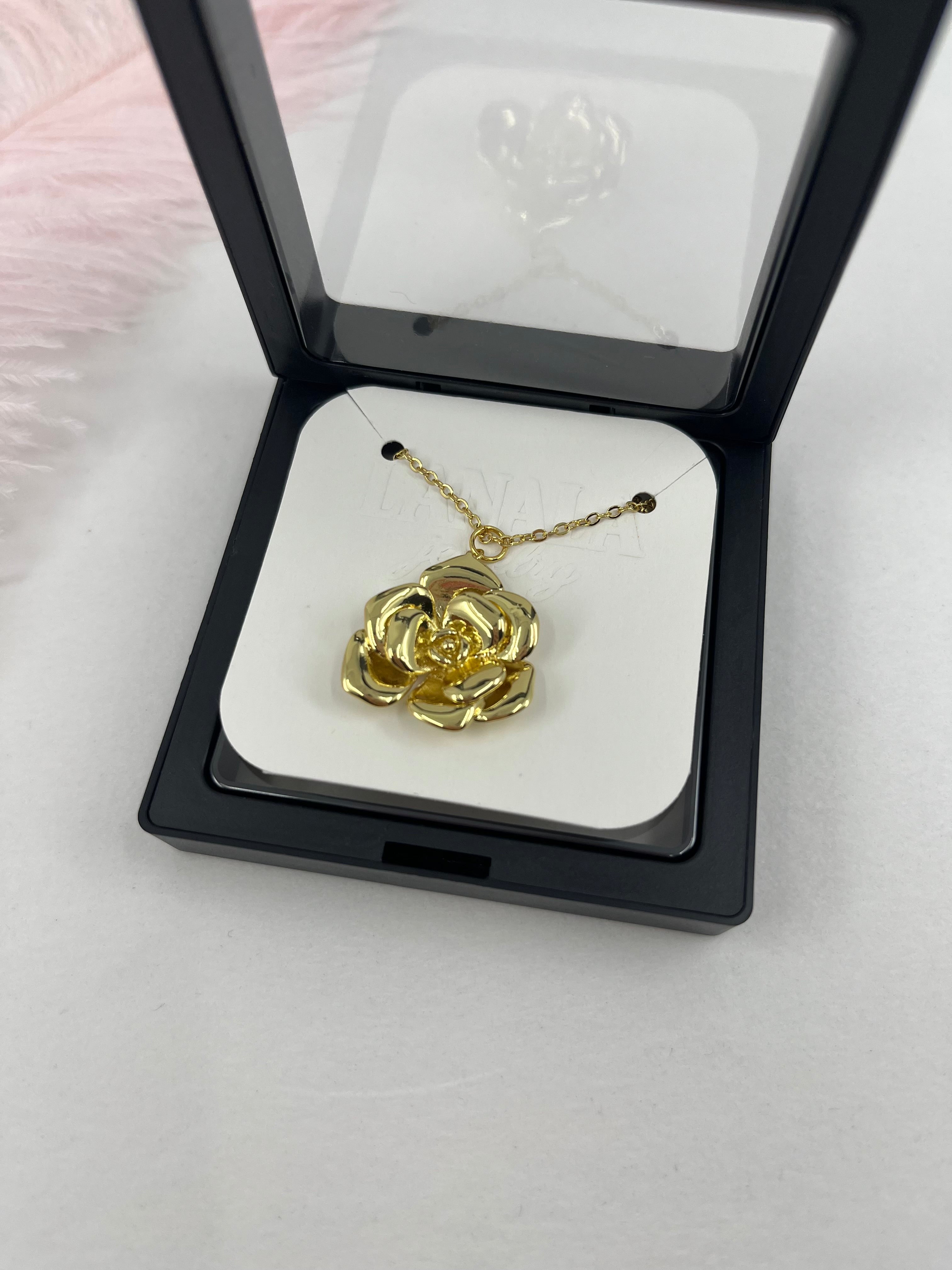 Choker necklace with gold rose pendants: 18K Gold Plated
