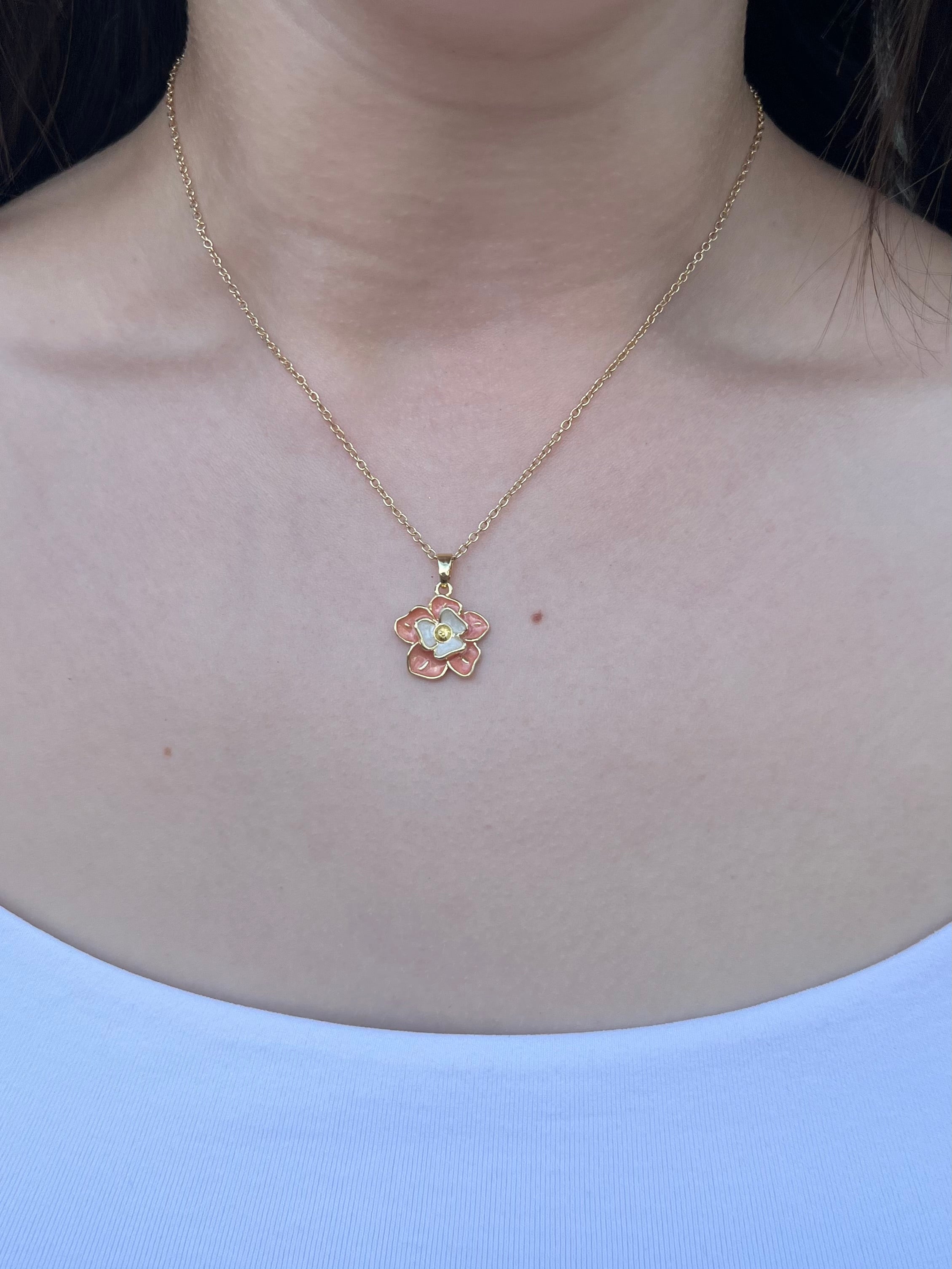 18K Gold Flower Enamel Pendant Necklace