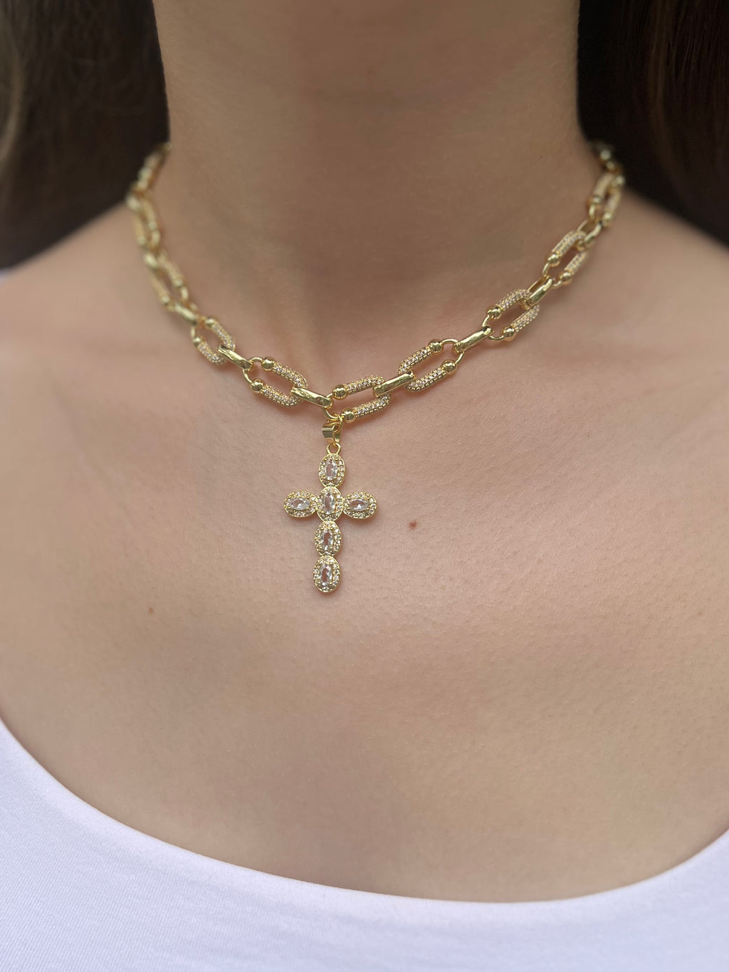 Zirconia chain necklace with cross pendant