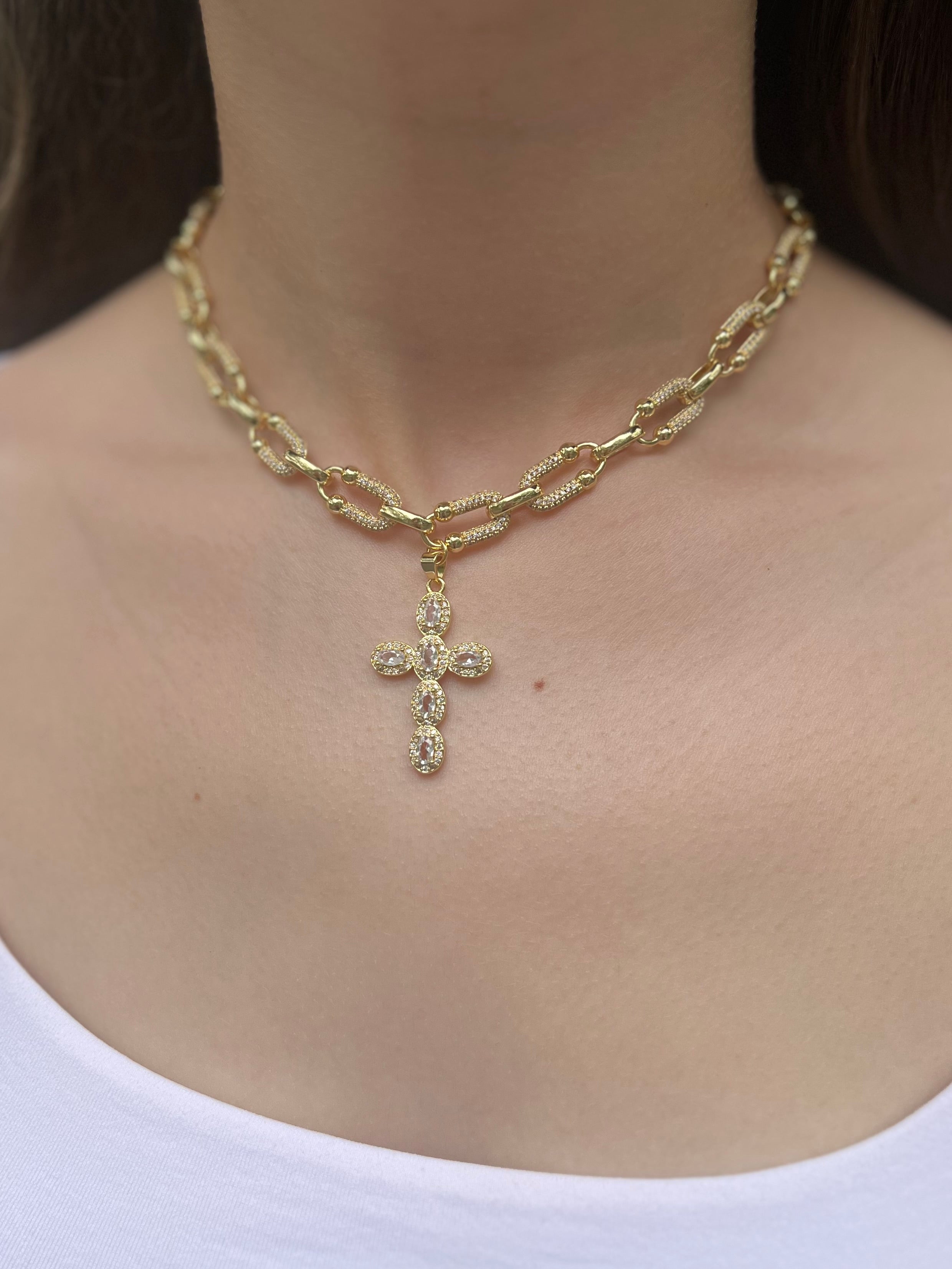 Zirconia chain necklace with cross pendant