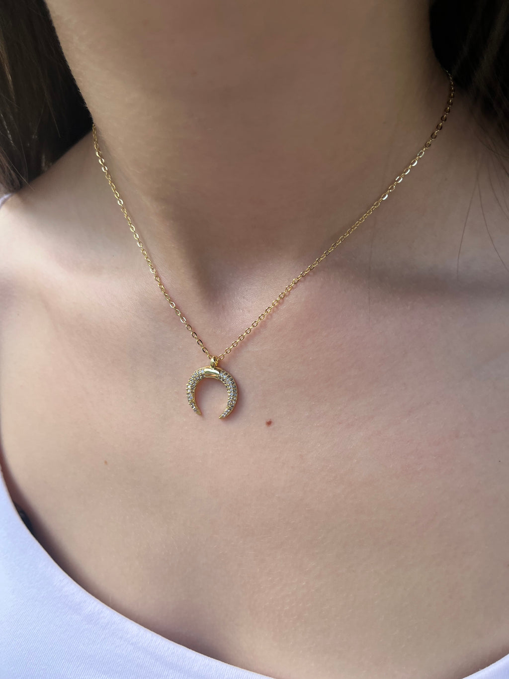 Choker necklace with zirconia moon pendants: 18K Gold Plated